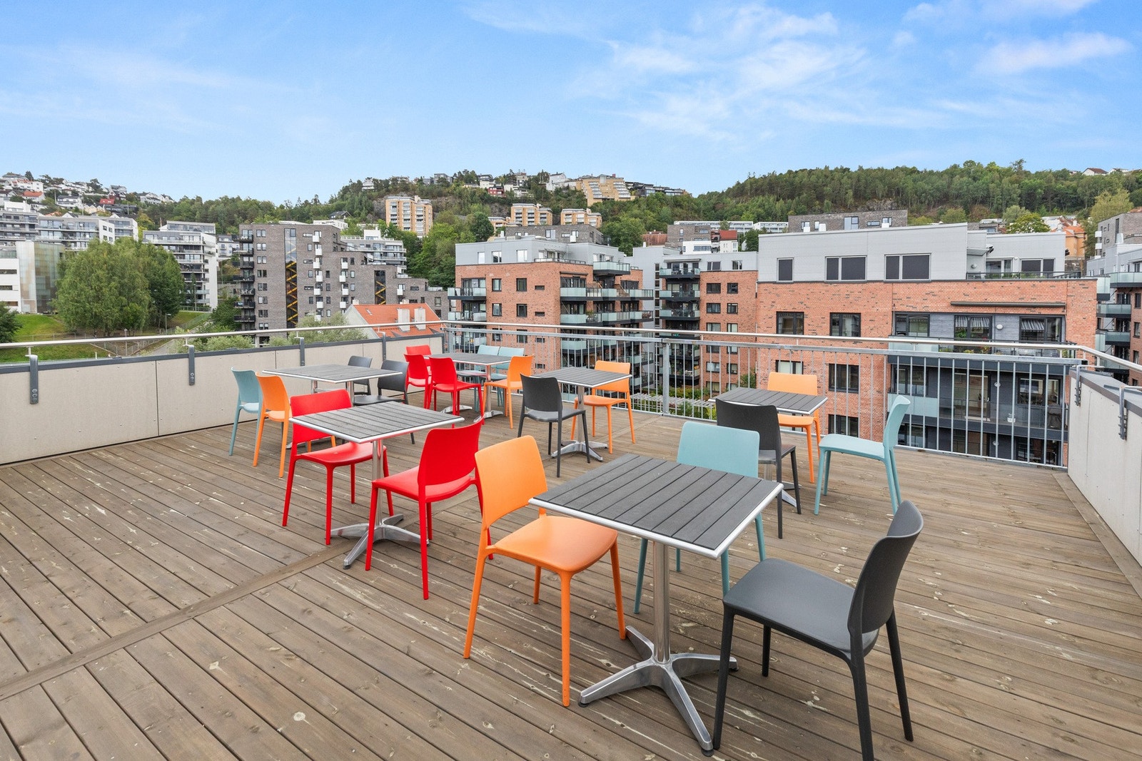 Alle beboere i Turbinen borettslag har adgang til borettslagets felles takterrasse i 7. etasje i Turbinveien 7. Galleribilde