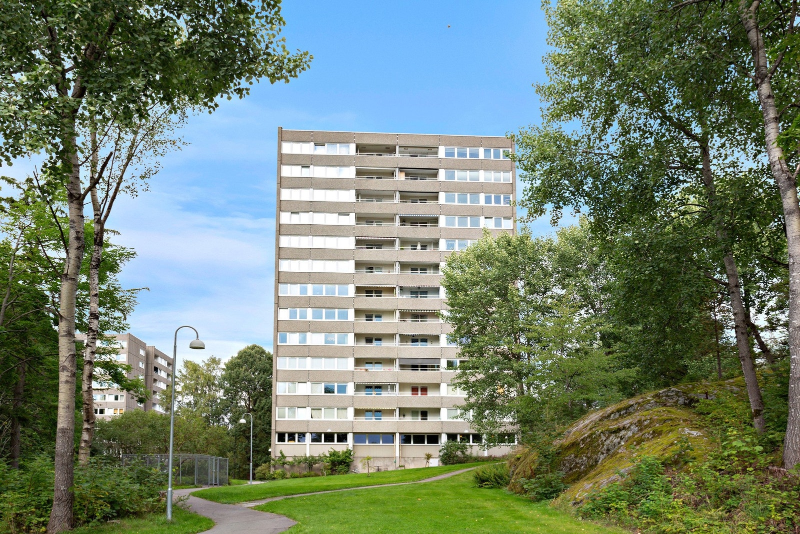 Boligen ligger i byggets 3. etasje Galleribilde