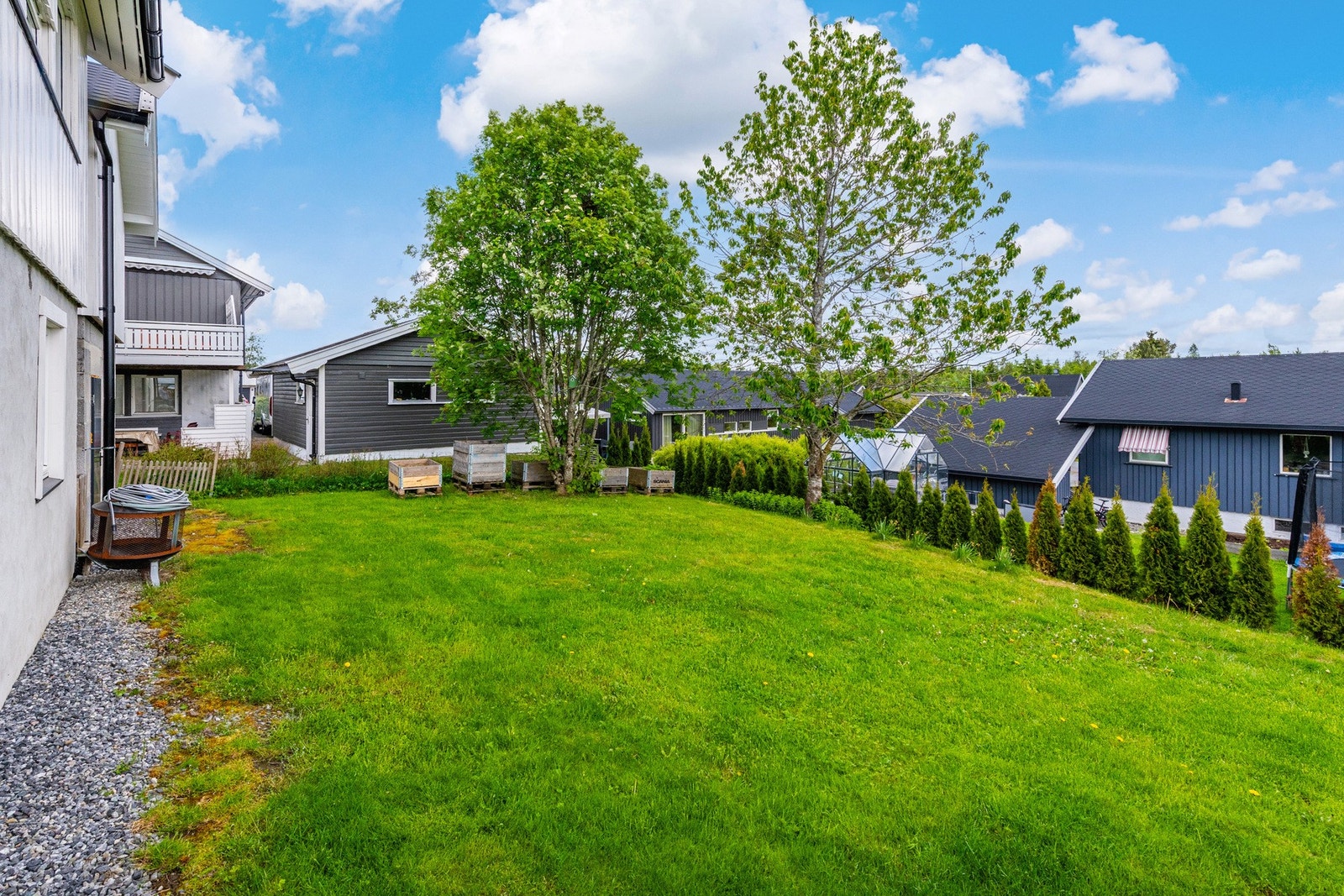 Her kan man leve et fullverdig uteliv - fra rolige morgenstunder til lange sommerkvelder med familie og venner. Galleribilde