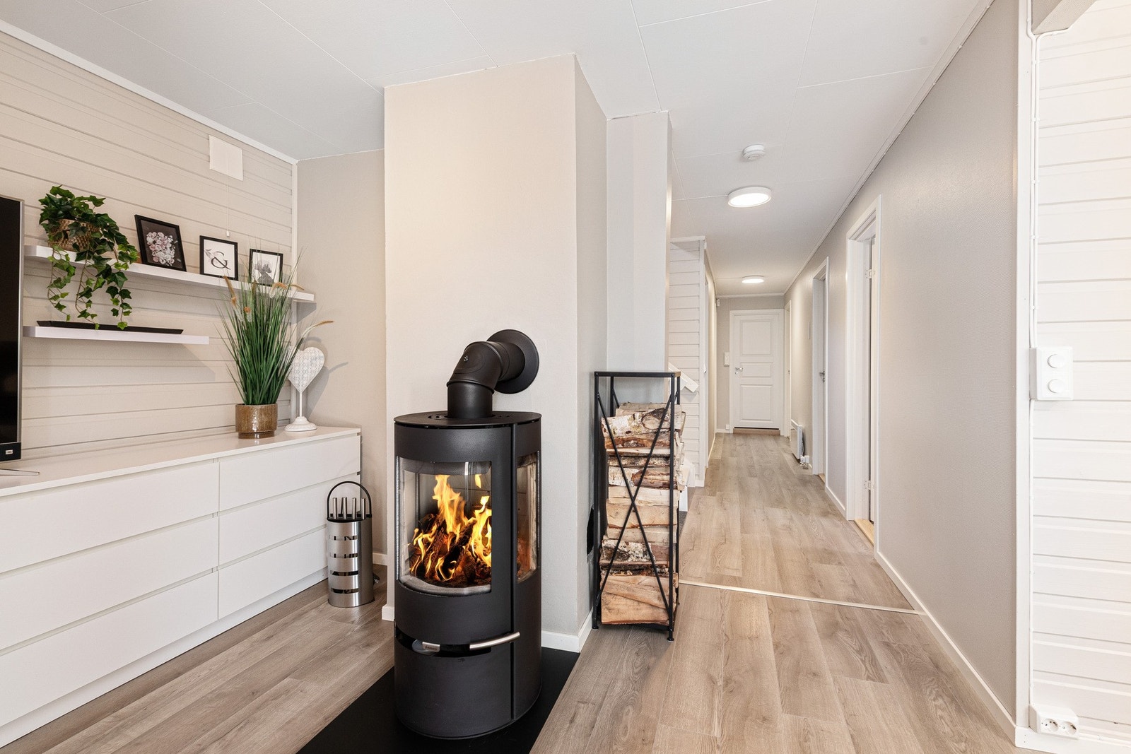 Peisovnen med glassdør skaper en lun og koselig stemning på kjølige dager. Galleribilde