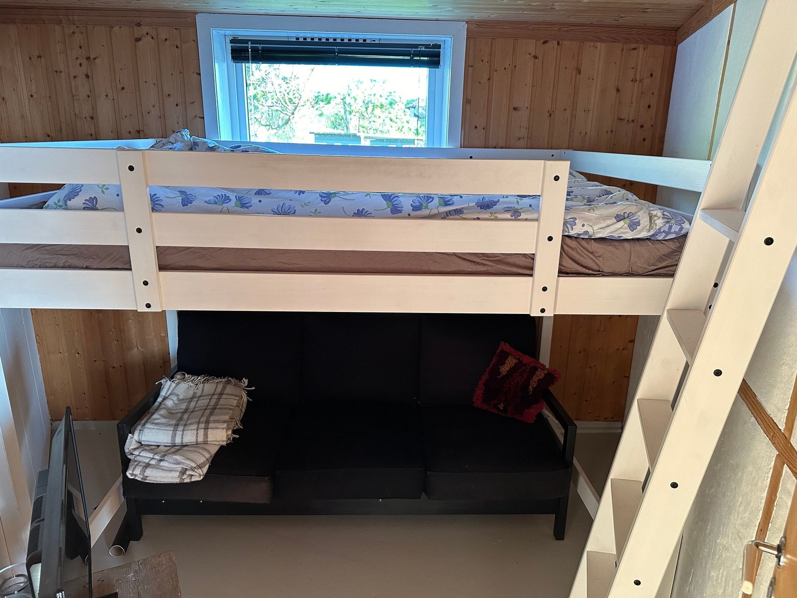 Soverom 1 / TV Stue Galleribilde