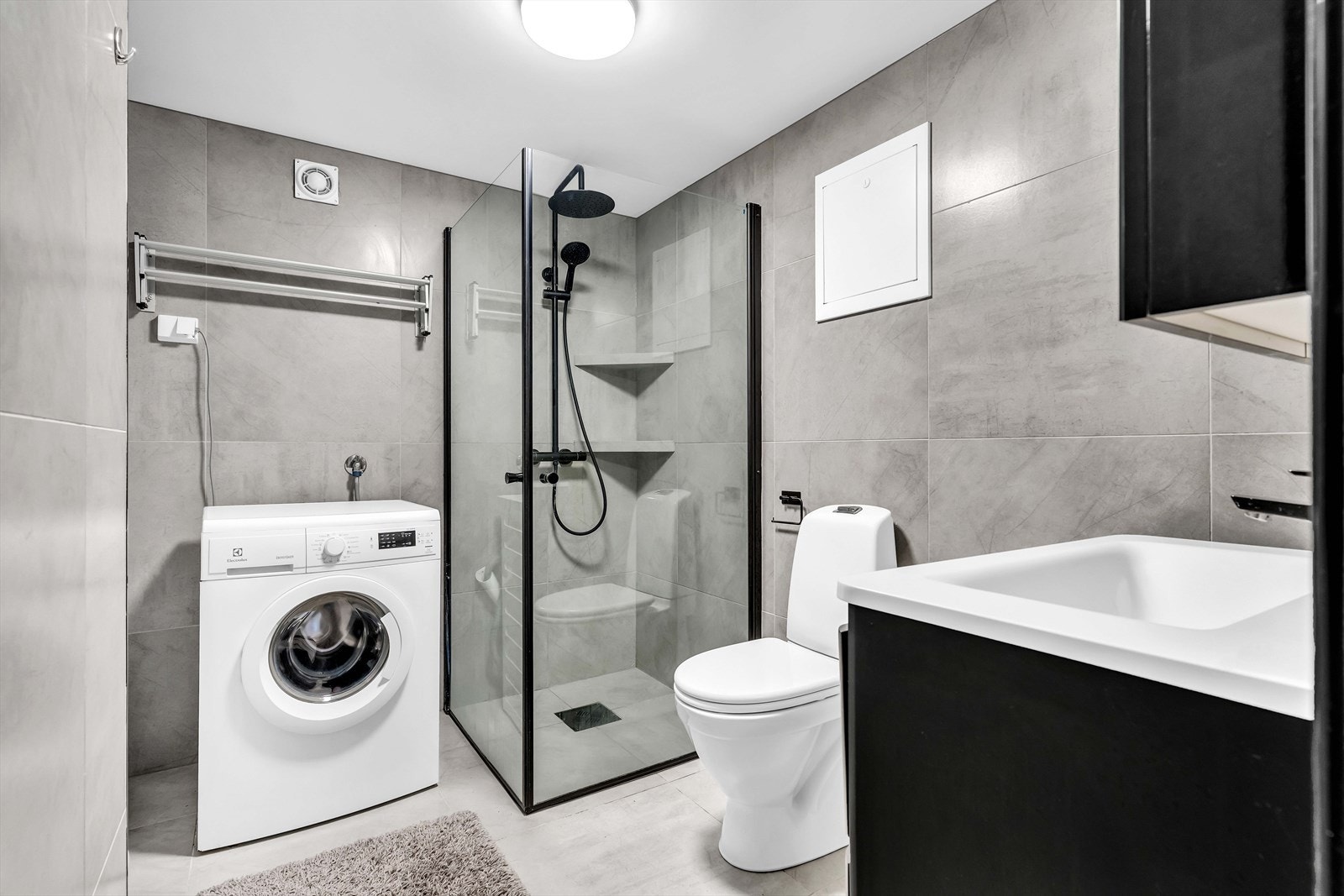 Pent baderom i utleiedel i underetasje Galleribilde