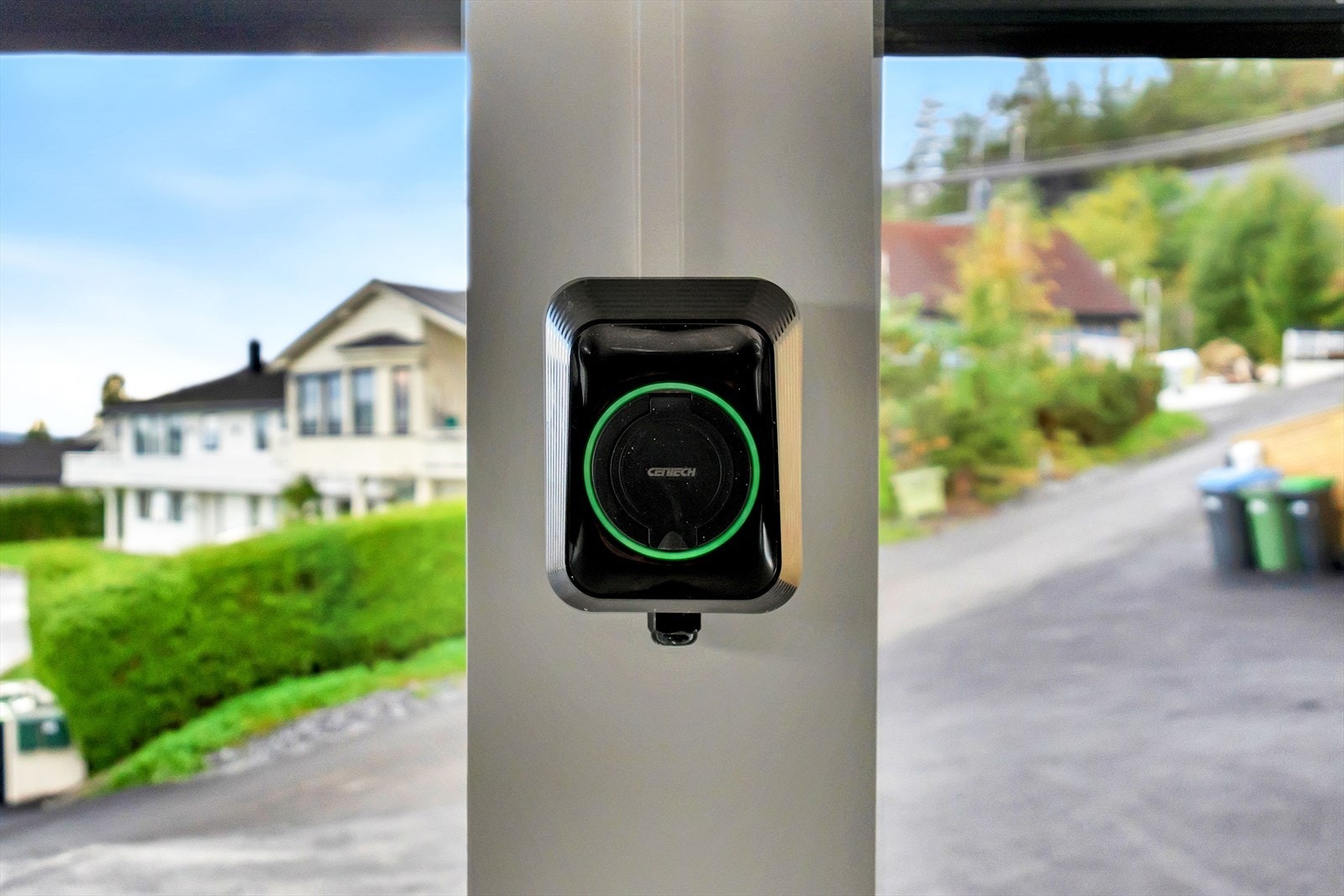 Elbillader montert. Galleribilde