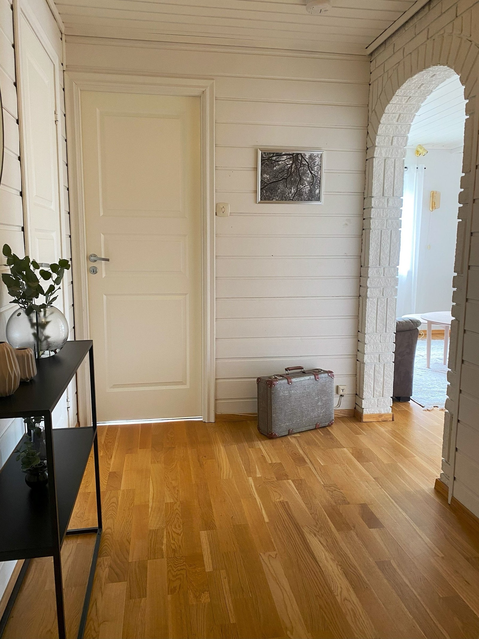 Entrè - med inngang til soverom og stue. Galleribilde