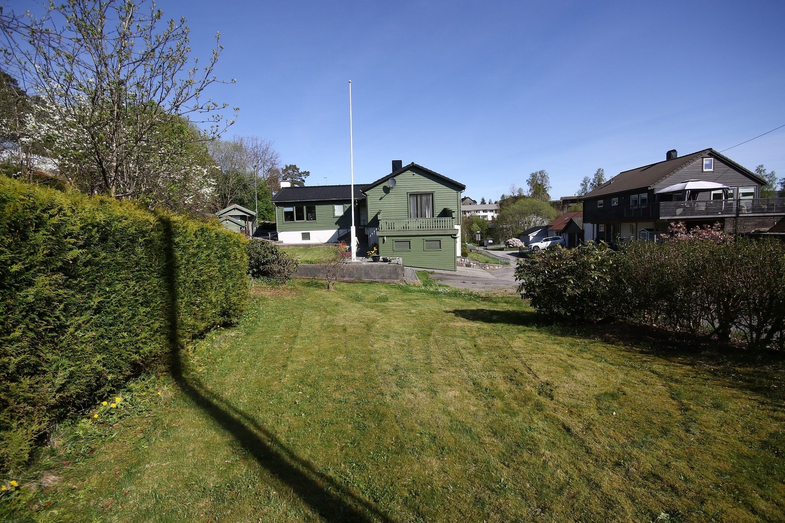 Den sørlige delen av tomten. Galleribilde