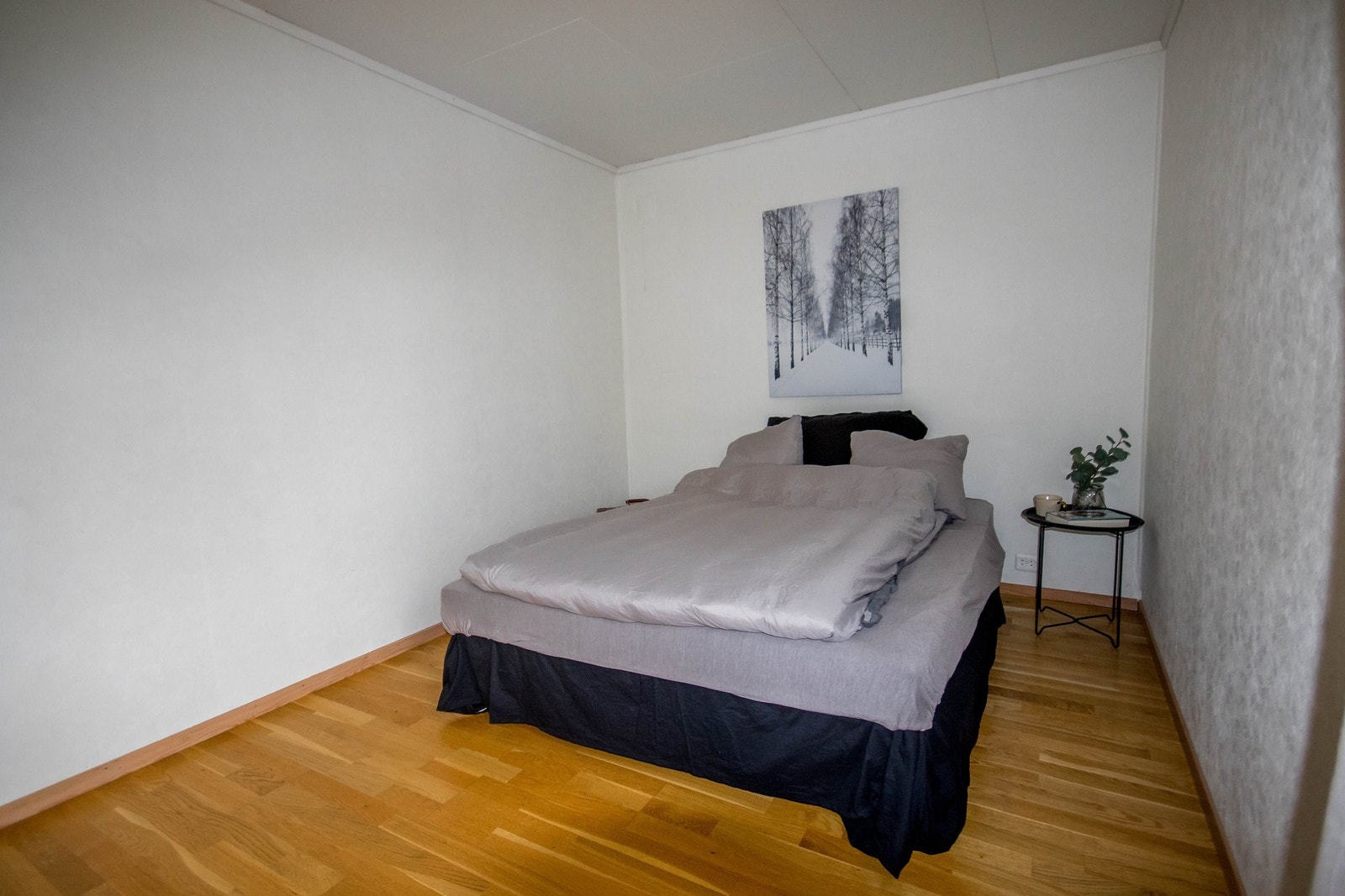Lyst og fint hovedsoverom. Galleribilde