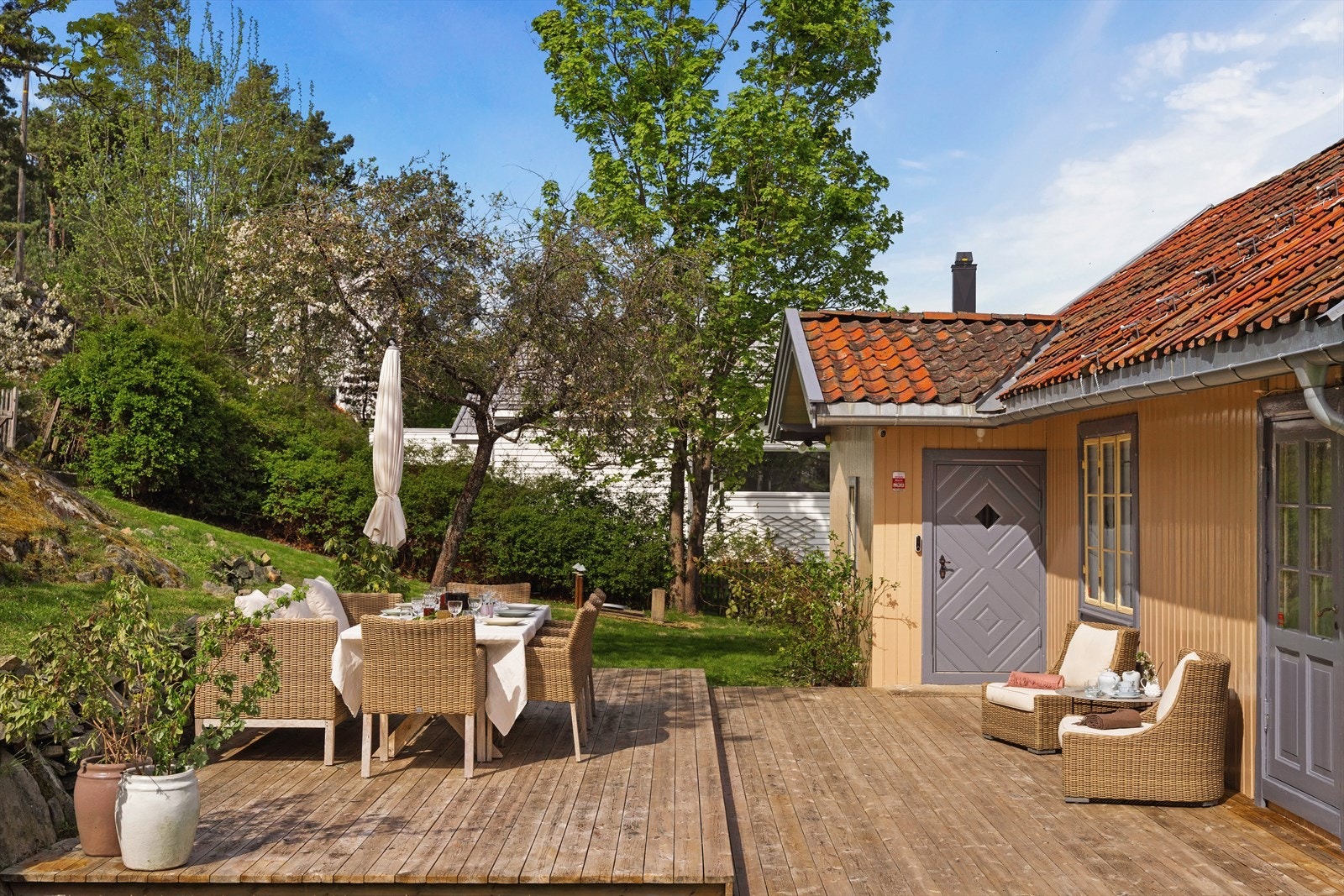 Terrasse ved inngangspartiet Galleribilde