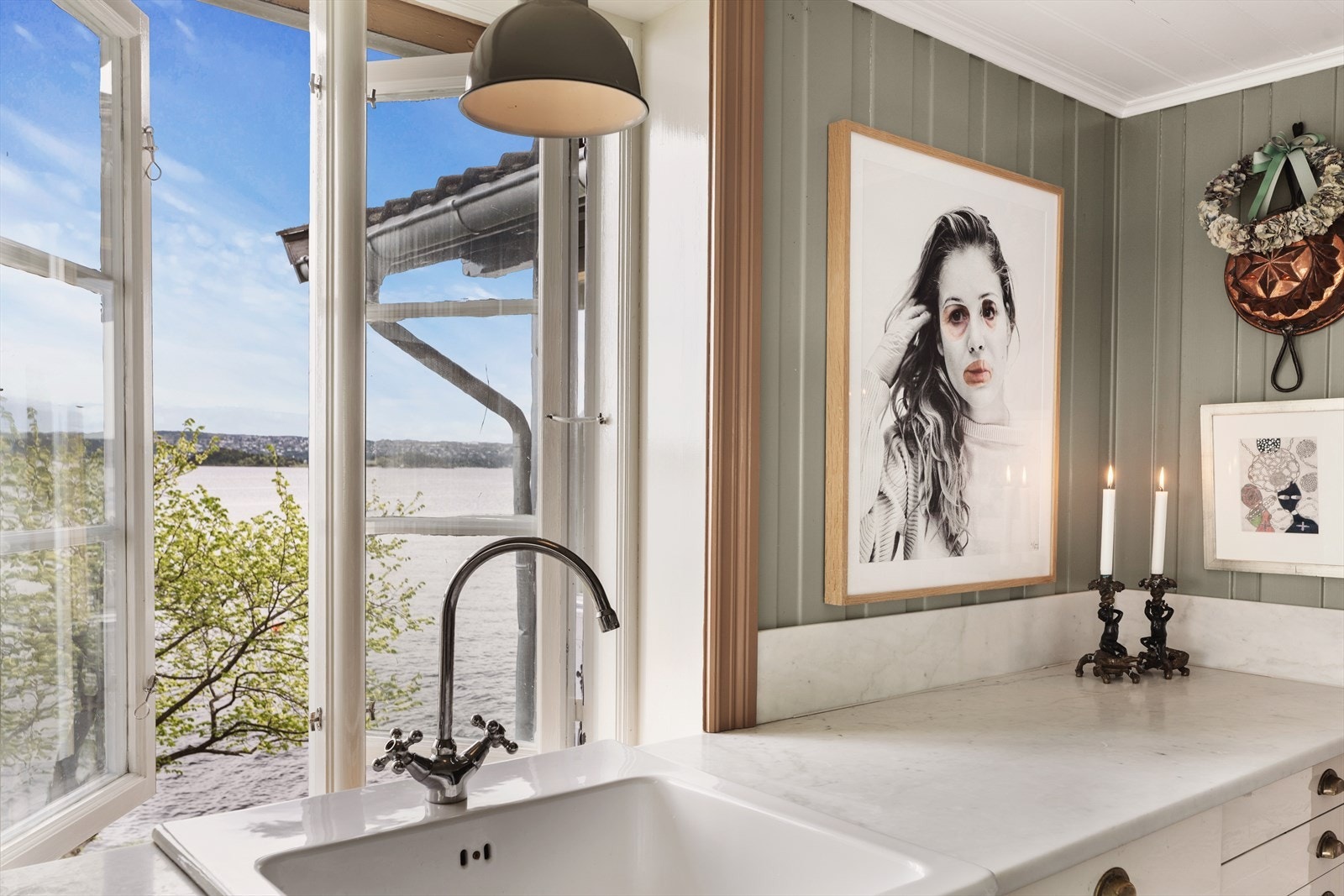 Fra kjøkkenvinduets utsikt Galleribilde