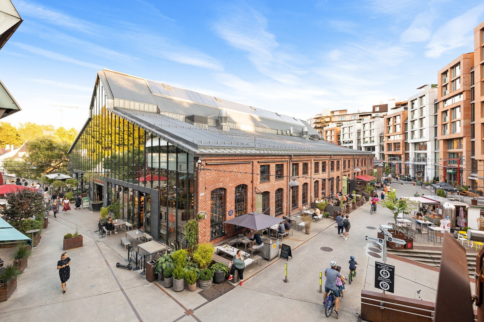 - Videre har du kort vei til Mathallen Oslo. En arena for unike smaksopplevelser med det beste av norsk og internasjonal mat - Galleribilde