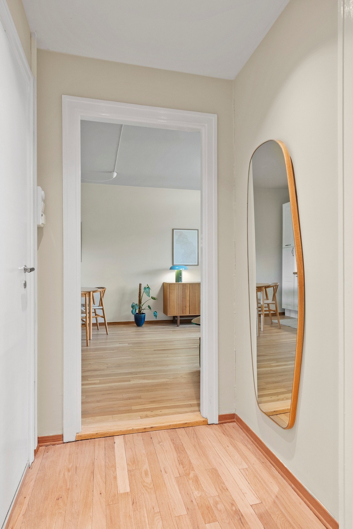 - Hyggelig entré med plass til oppbevaring av yttertøy og sko - Galleribilde