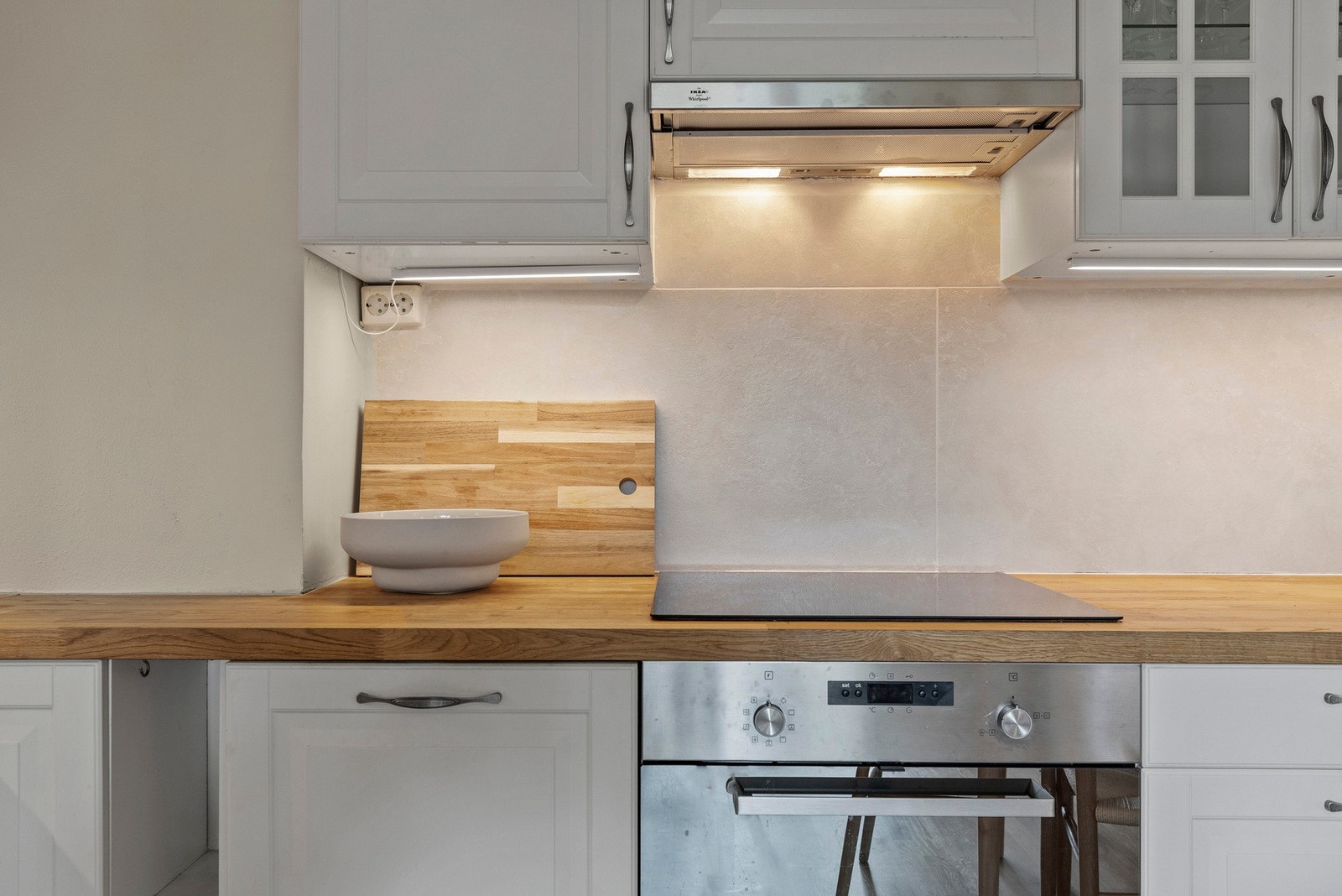 - Integrert komfyr, platetopp og oppvaskmaskin - Galleribilde