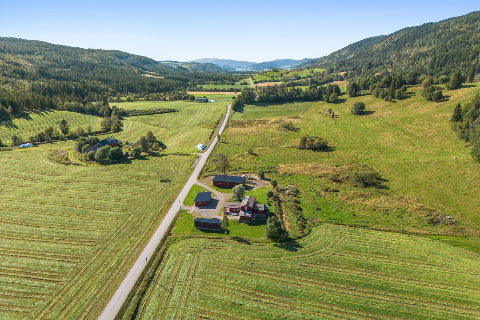 Innholdsrik eiendom med småbrukskvaliteter og landlig beliggenhet! Galleribilde