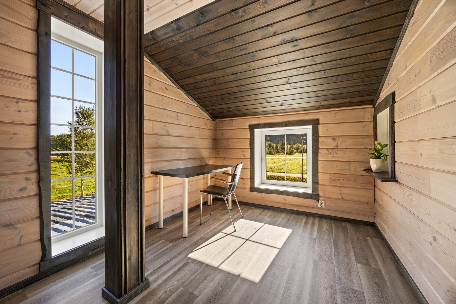 Her er det også god plass til arbeidsbord Galleribilde