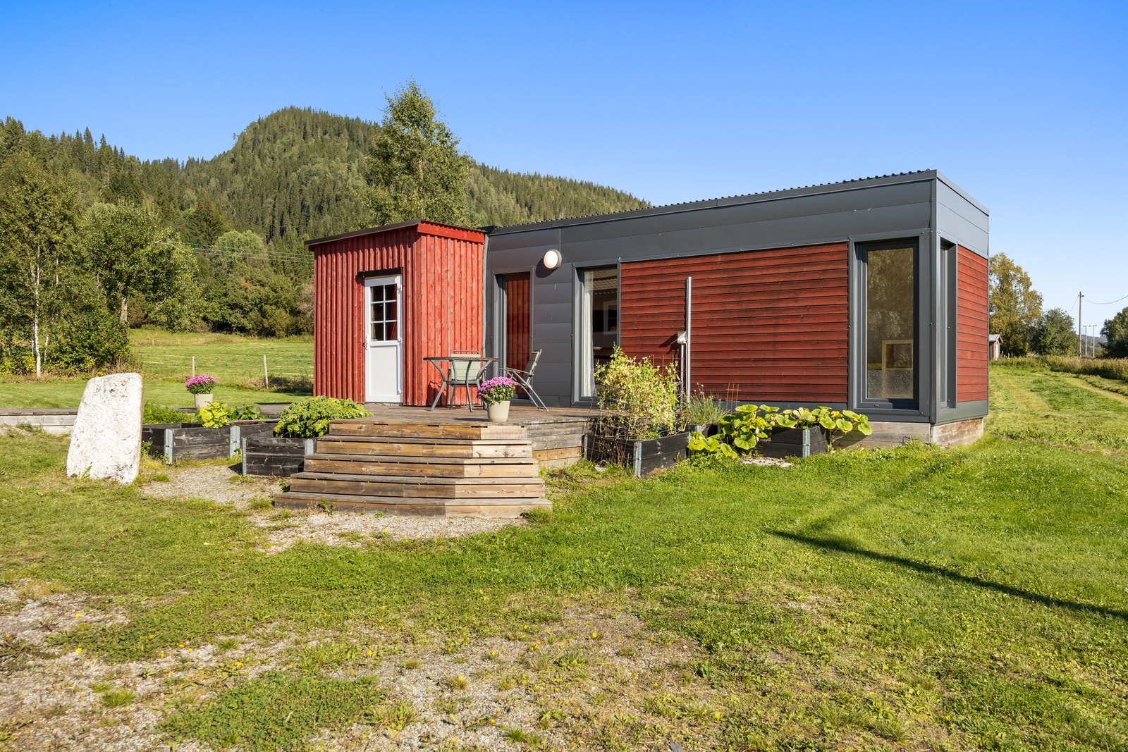 Anneks oppført i 2018. Inneholder entré, stue/kjøkken, 2 soverom og bad/vaskerom Galleribilde