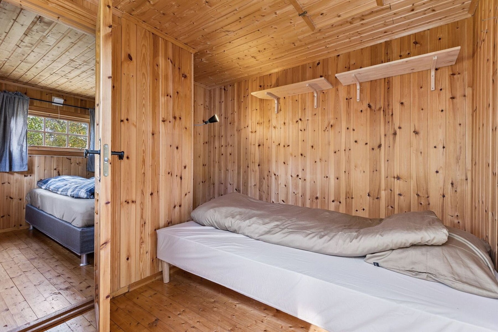 Hytta disponerer et frittstående anneks med ytterligere tre soveplasser. Galleribilde