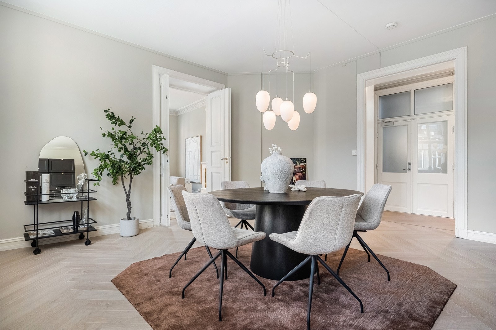 Det er god plass til et hyggelig spisebord. Galleribilde