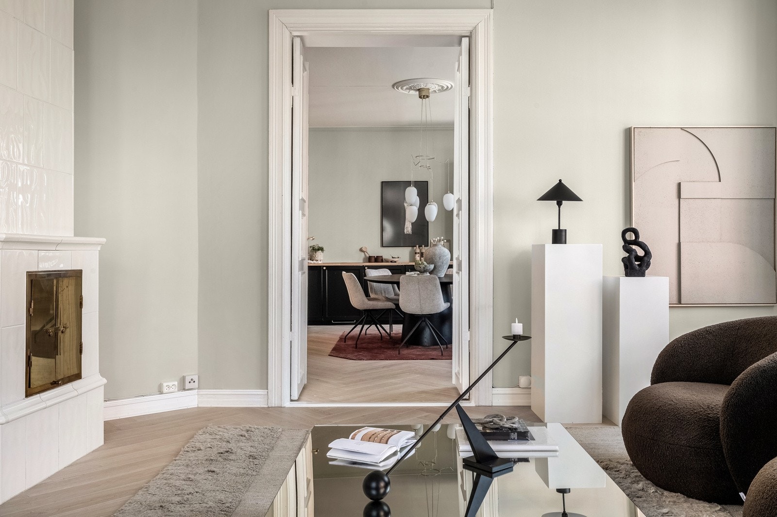 Størrelsen er perfekt for å muliggjøre store og sosiale soner med plass til mange gjester. Galleribilde