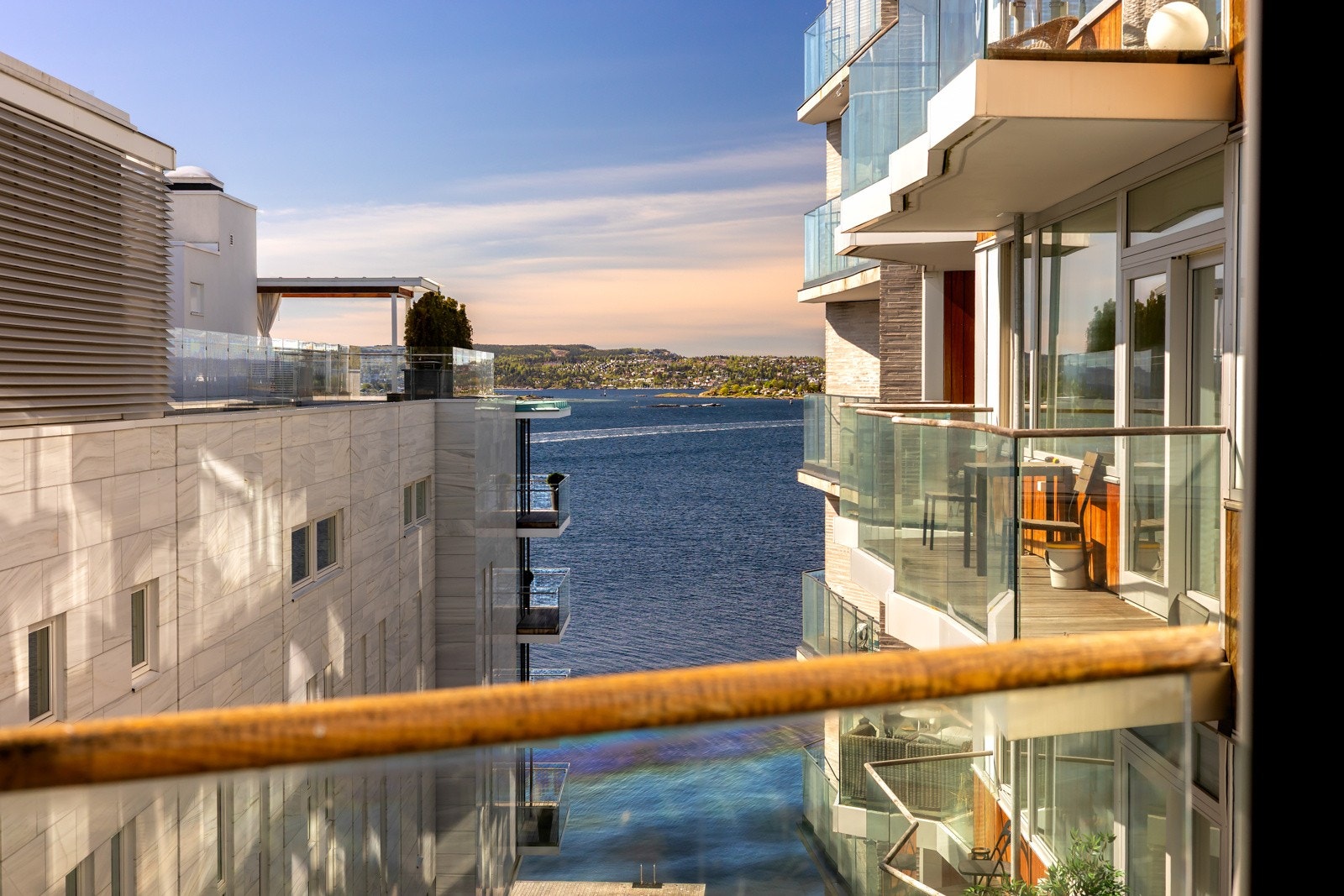 Utsikten mot syd fra balkongen. Galleribilde