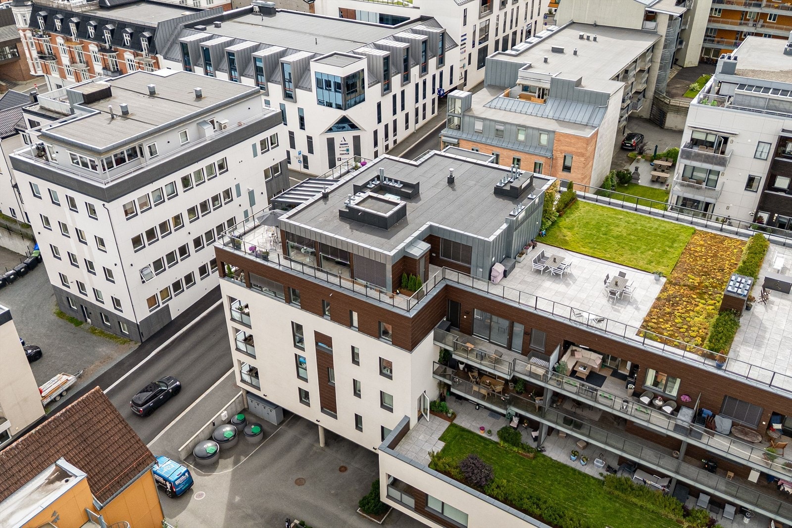 Felles takterrasse med fantastisk mjøsutsikt. Galleribilde