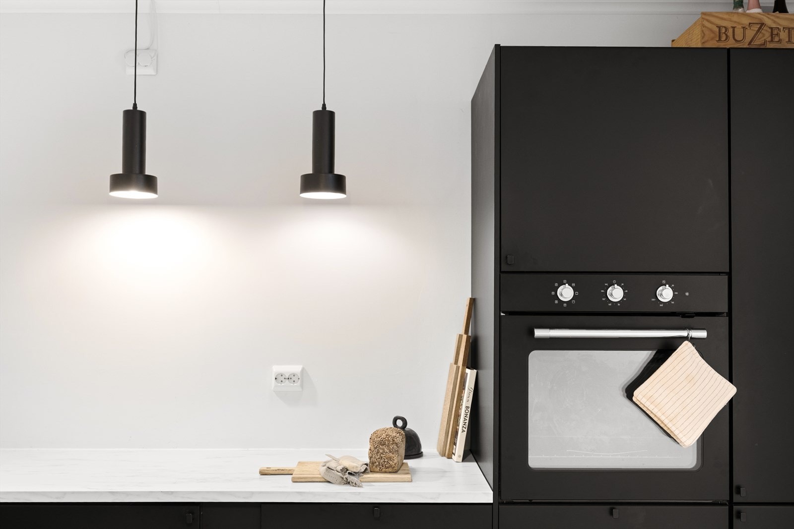 - Integrerte hvitevarer og lekre detaljer - Galleribilde