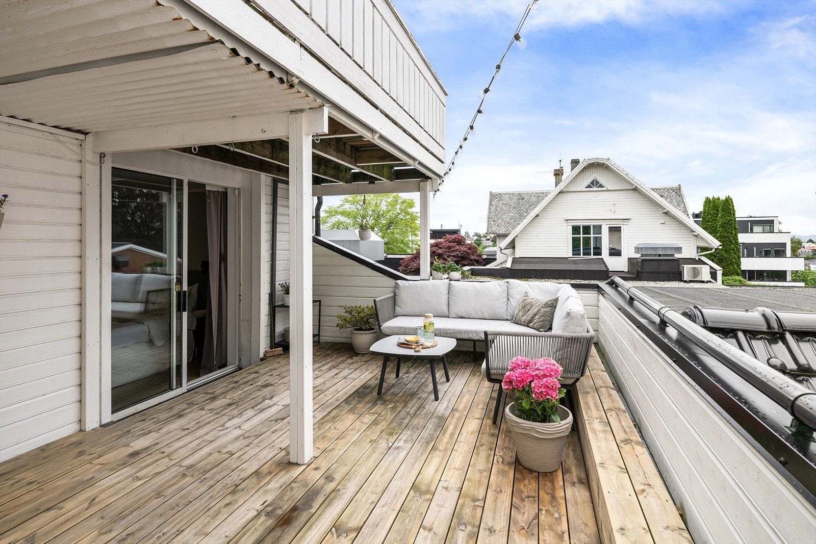 - En flott og romslig leilighet med stor tilbaketrukket terrasse på 19 kvm - Galleribilde