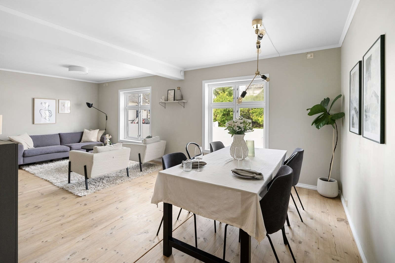 - Leiligheten har originale gulv og oppussede overflter - Galleribilde