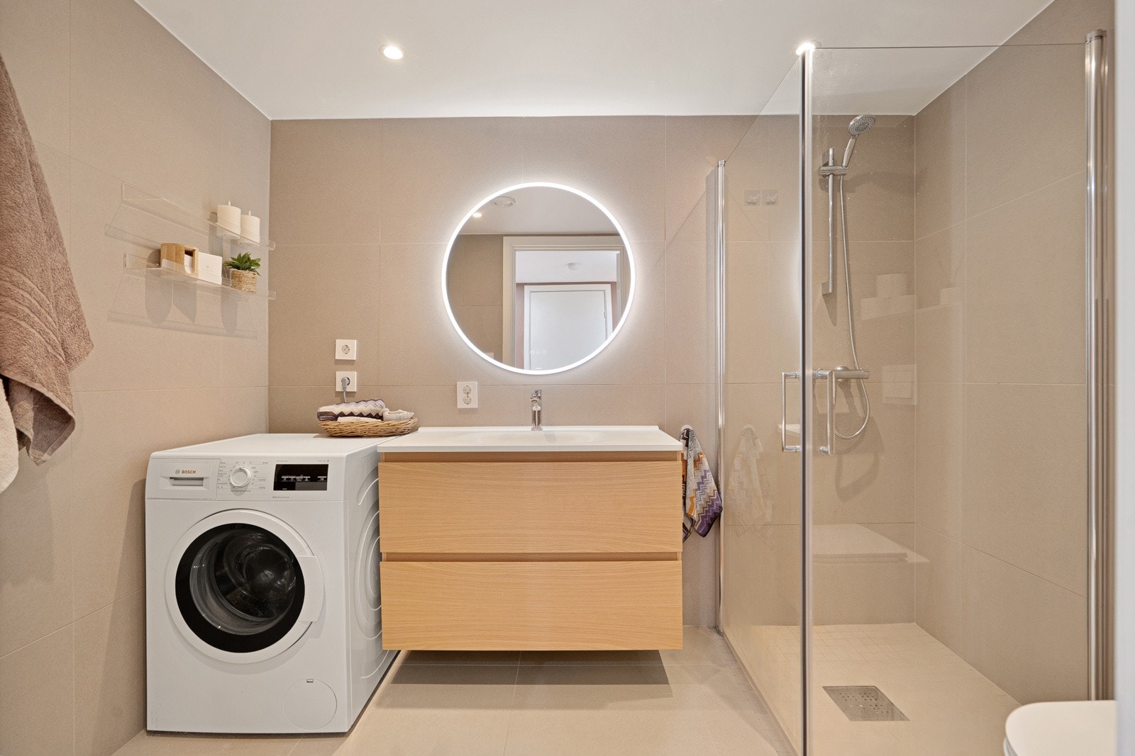 Store fliser på badet gir et moderne inntrykk! Galleribilde