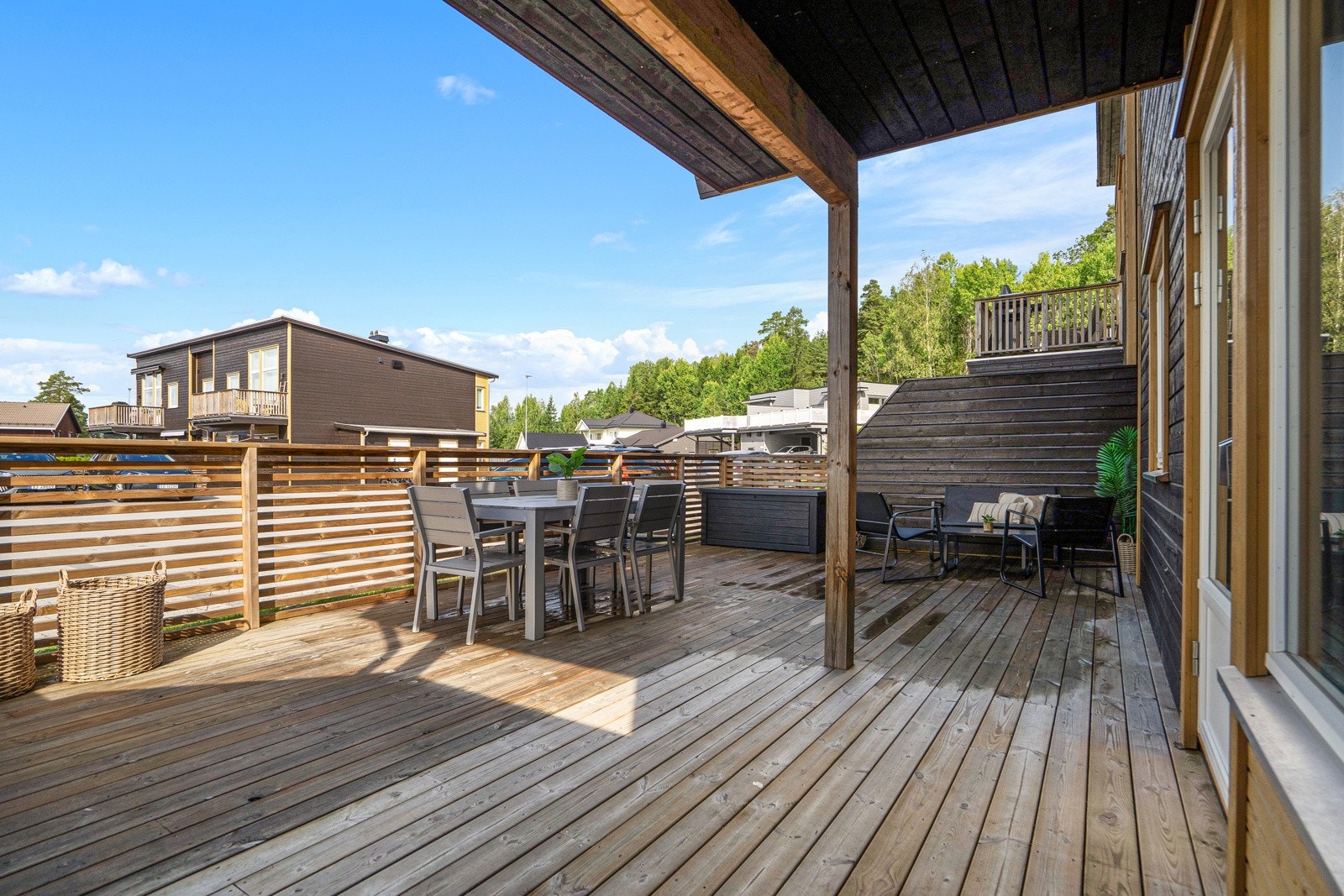 Flott terrasse på 37 kvm med sol fra formiddagen til sent på kvelden Galleribilde