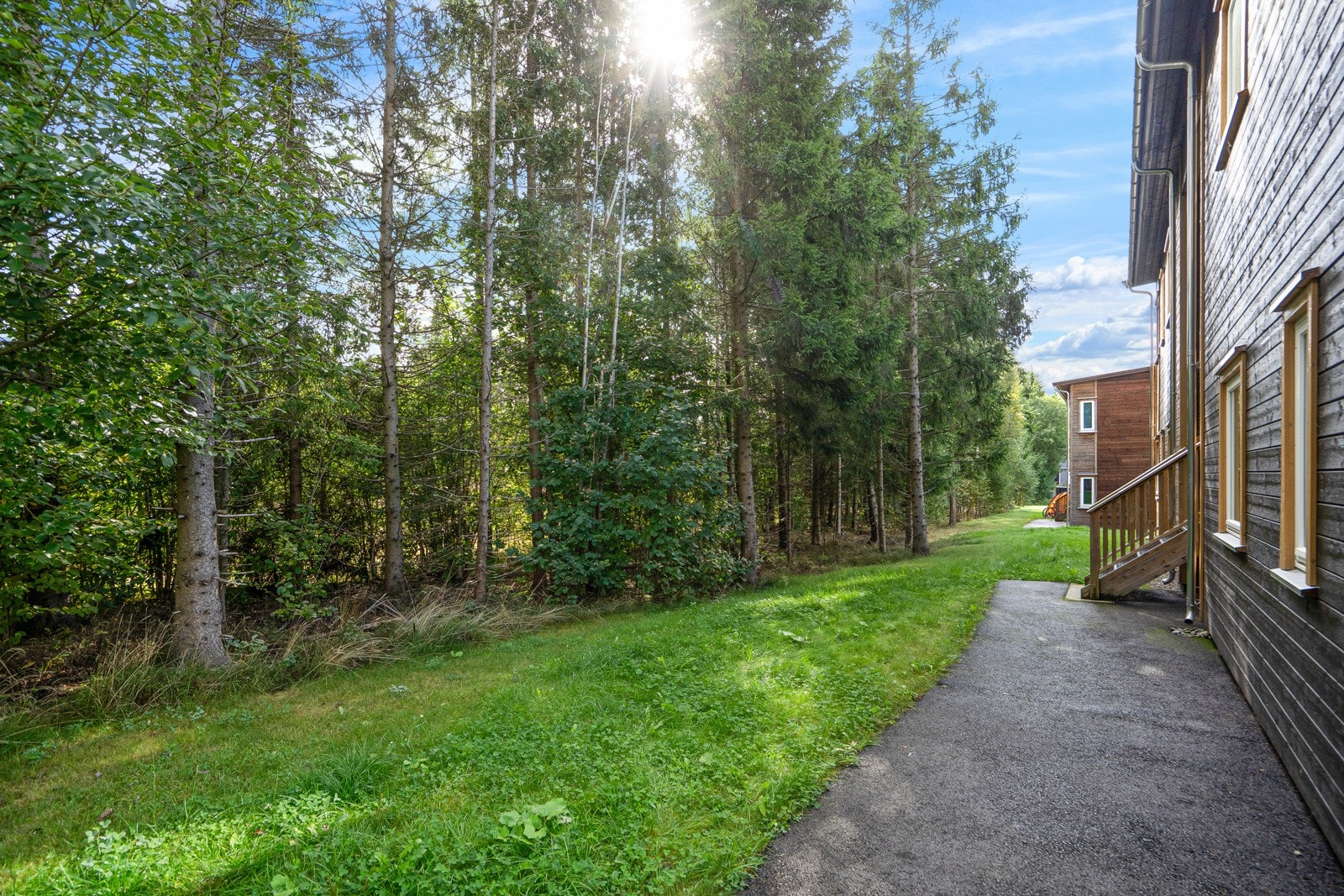Området bak boligen Galleribilde
