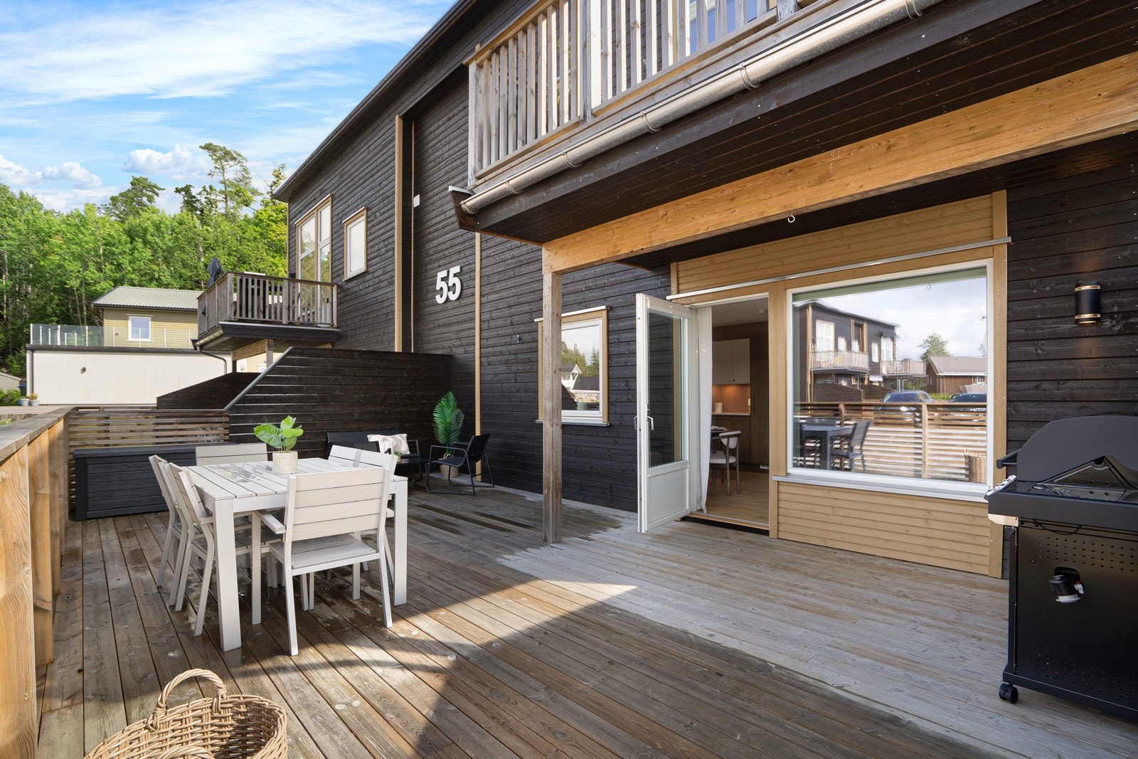 Flott terrasse på 37 kvm med sol fra formiddagen til sent på kvelden Galleribilde