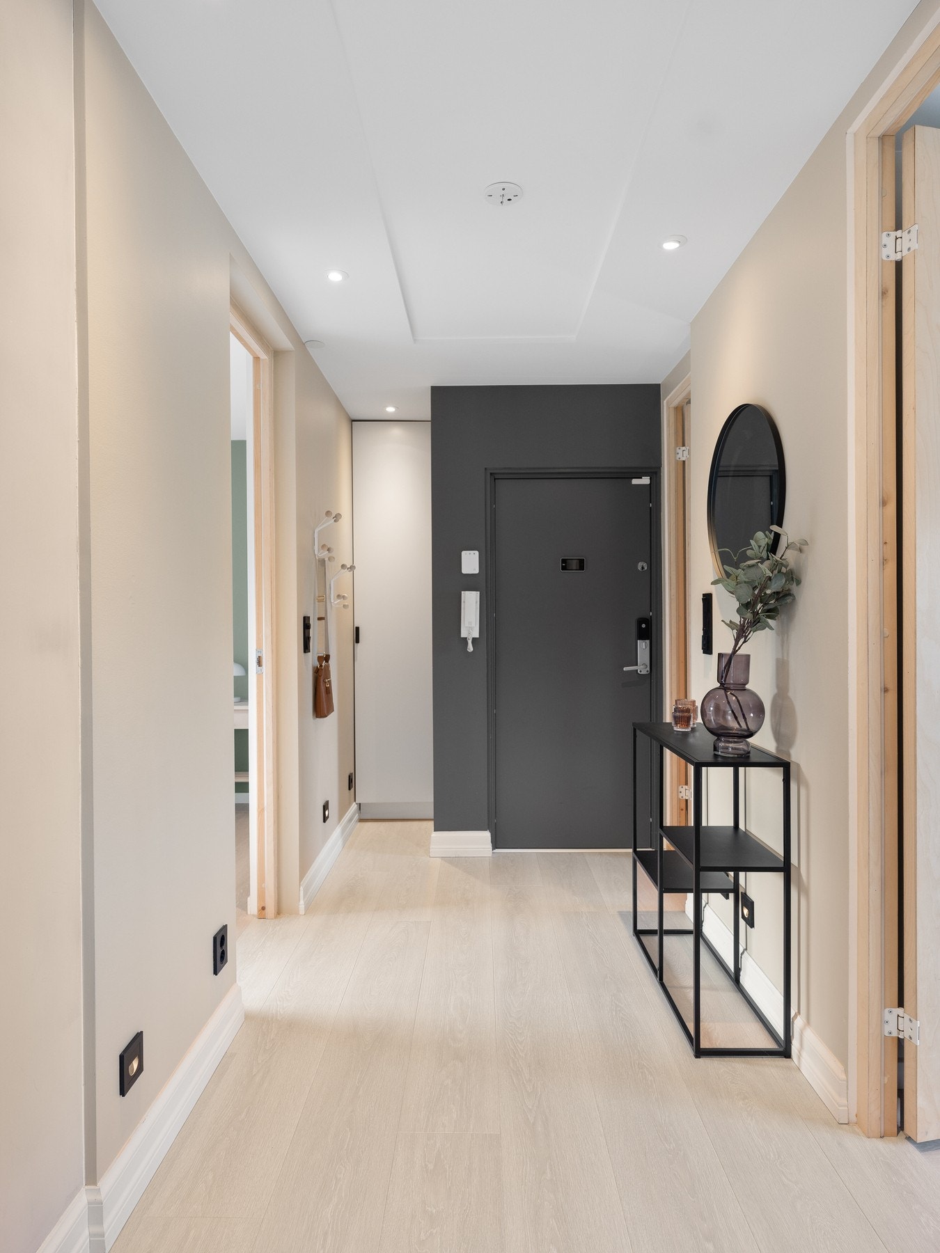 Mellomgang mot soverom Galleribilde