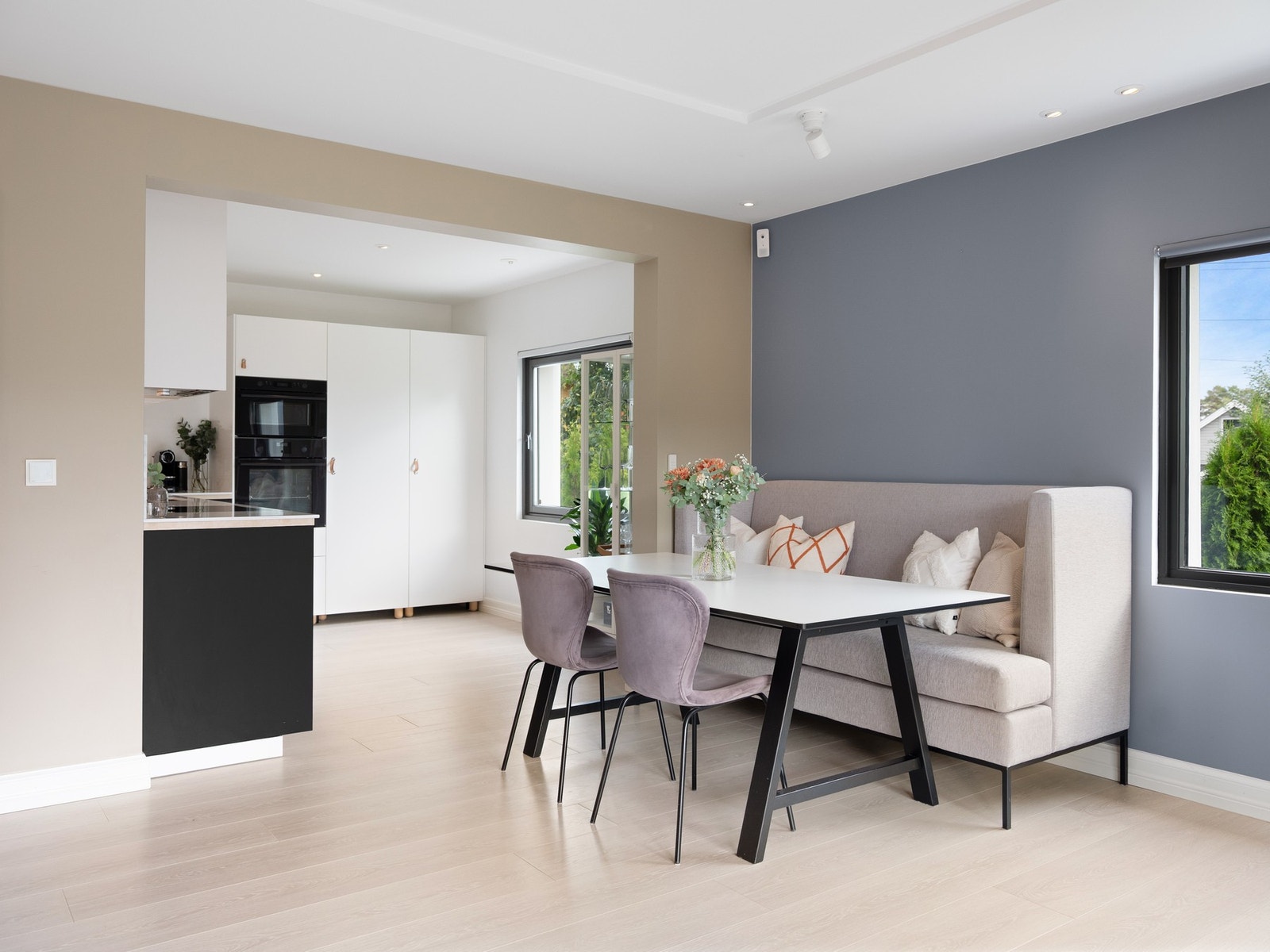 Stue/kjøkken i åpen løsning Galleribilde