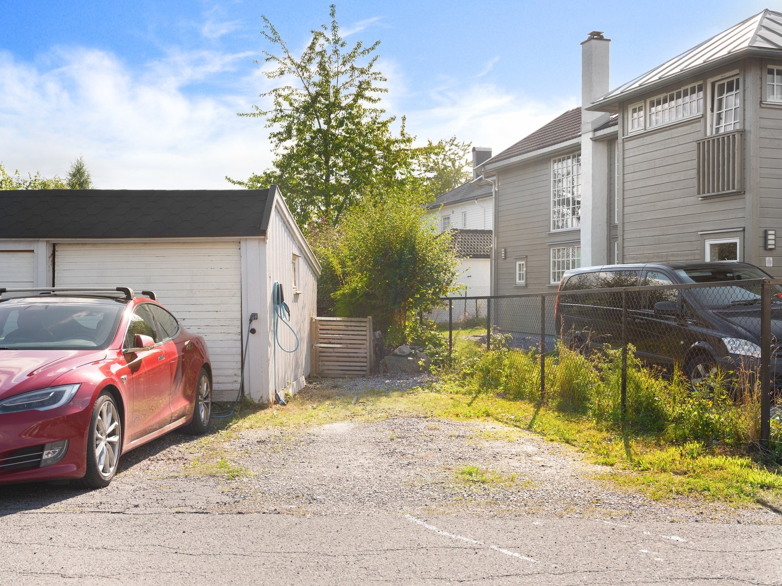 Boligen disponerer 1 biloppstillingsplass Galleribilde