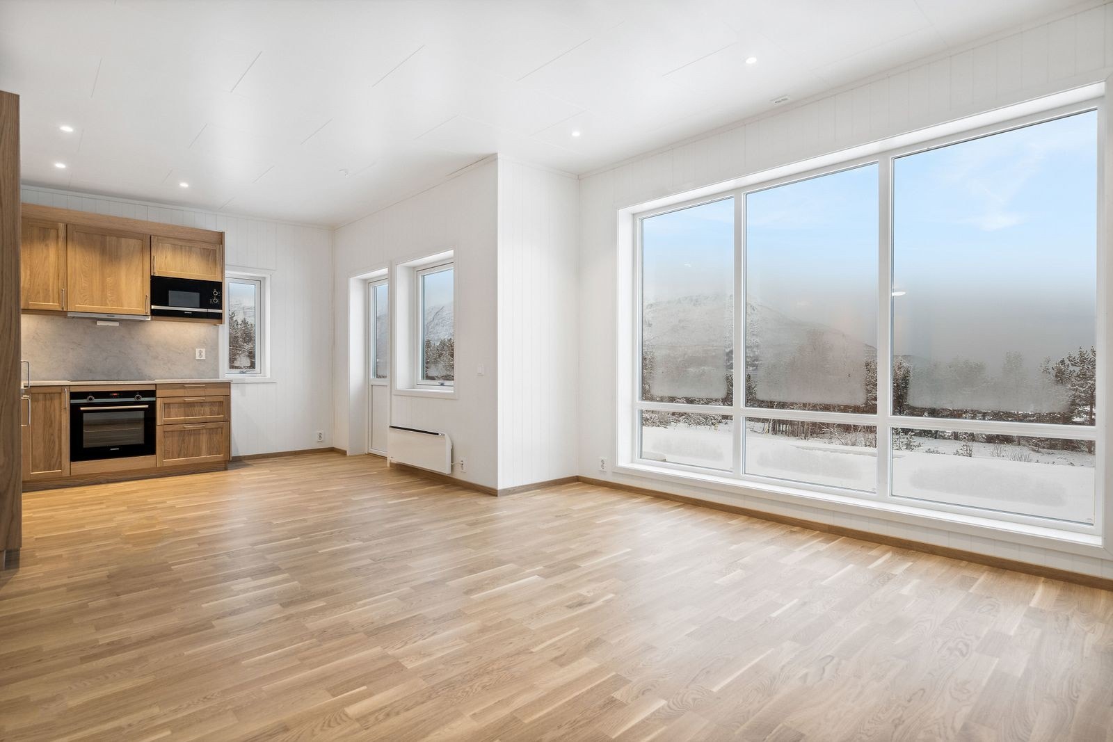 Åpen løsning mellom stue og kjøkken Galleribilde