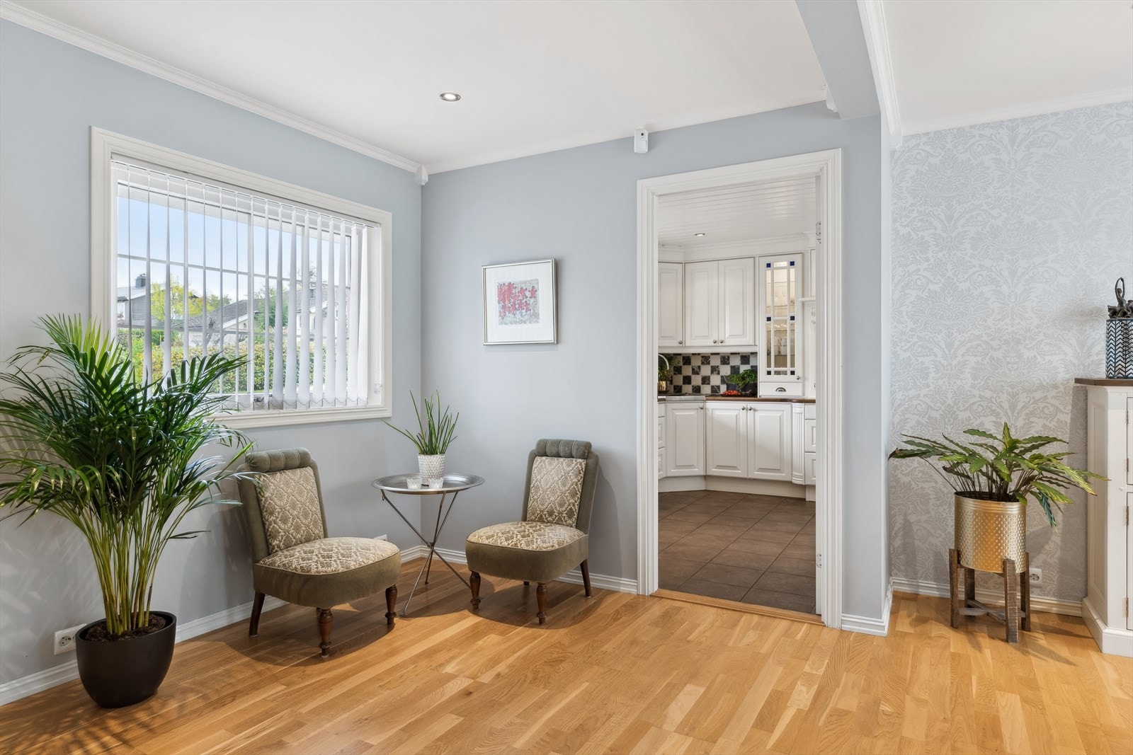 Vel tilbake i boligen tar vi turen videre til kjøkkenet. Galleribilde