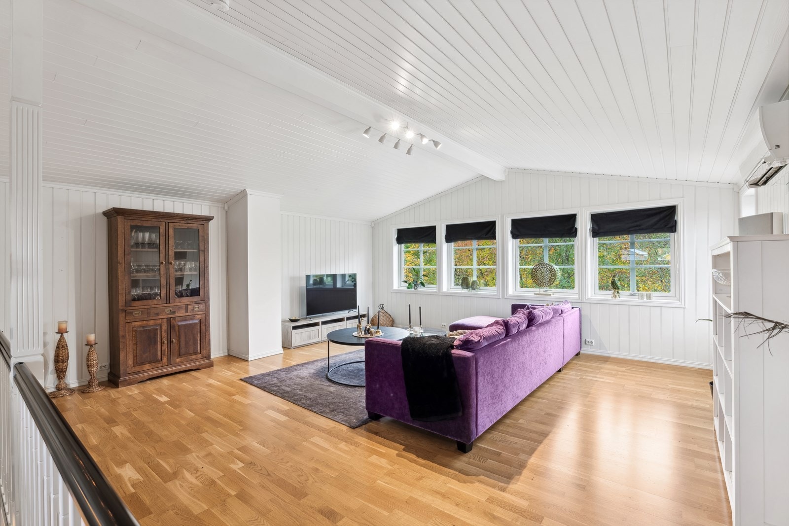 Her kan storfamilien innrede med sofa, TV og ønsket møblement. Galleribilde