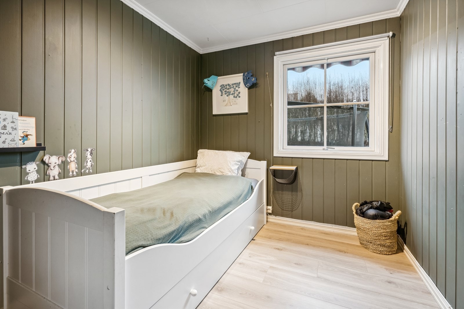 Soverom 2 er lunt og koselig, og passer fint til barnerom. Galleribilde