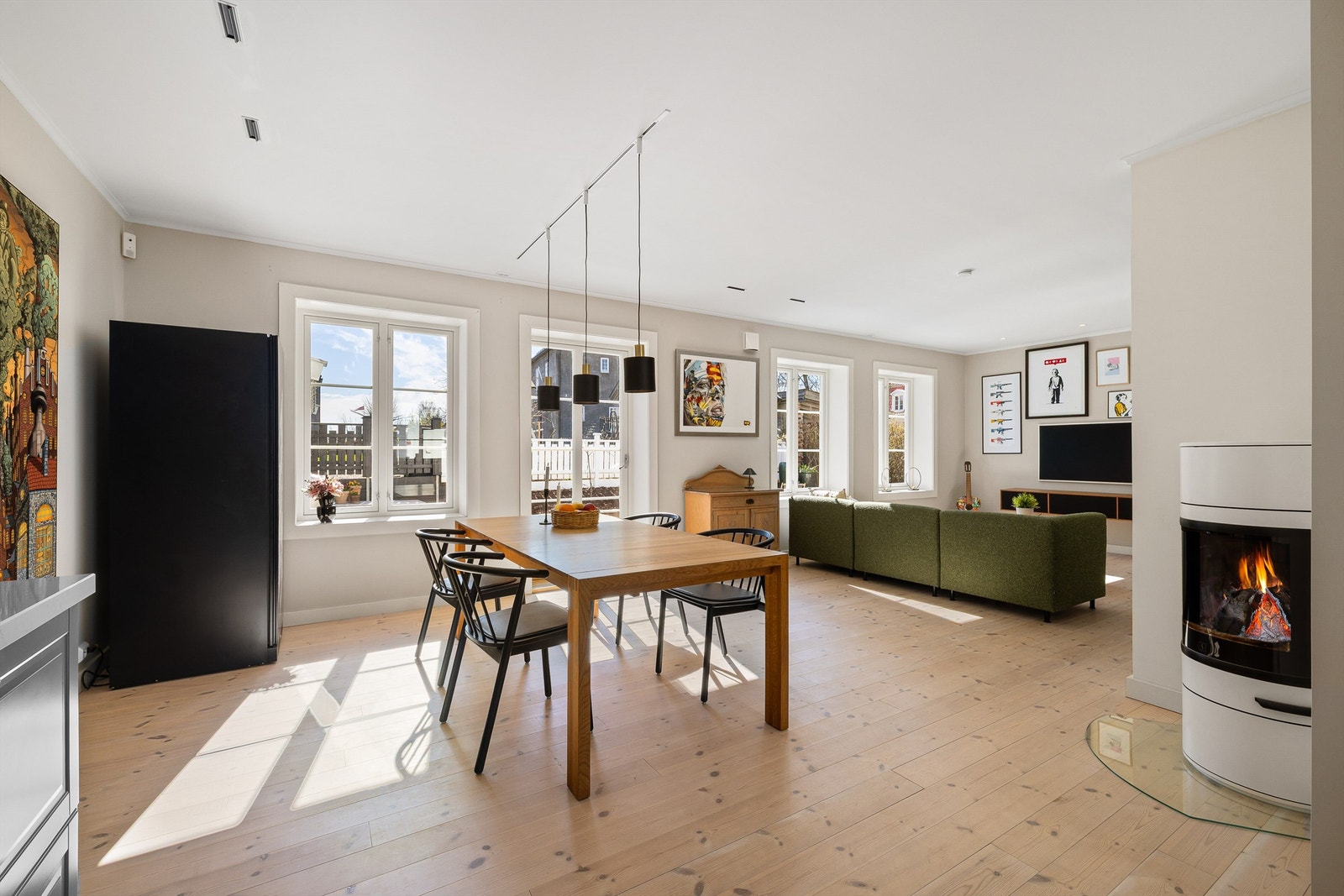 Gjennom omfattende oppgraderinger er standarden betydelig hevet, boligens klassiske uttrykk og atmosfære er samtidig forsterket. Galleribilde