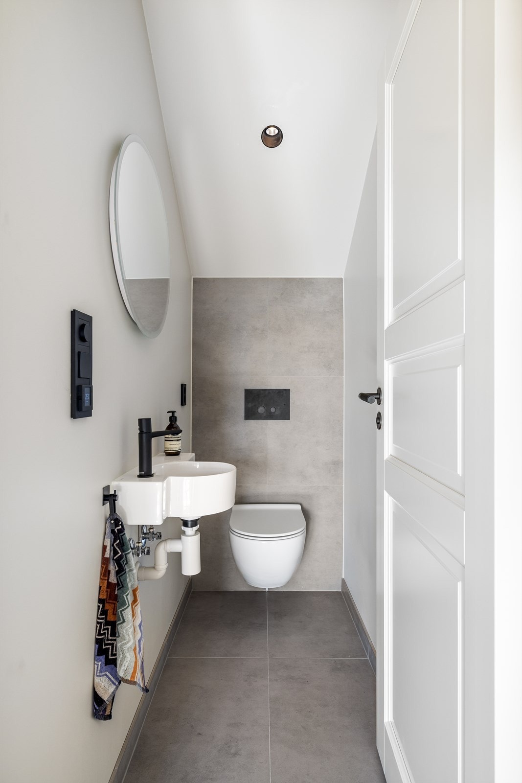 Det nye toalettrommet ble ferdigstilt samtidig med badet, våren 2023. I gulvet er det varme. Galleribilde