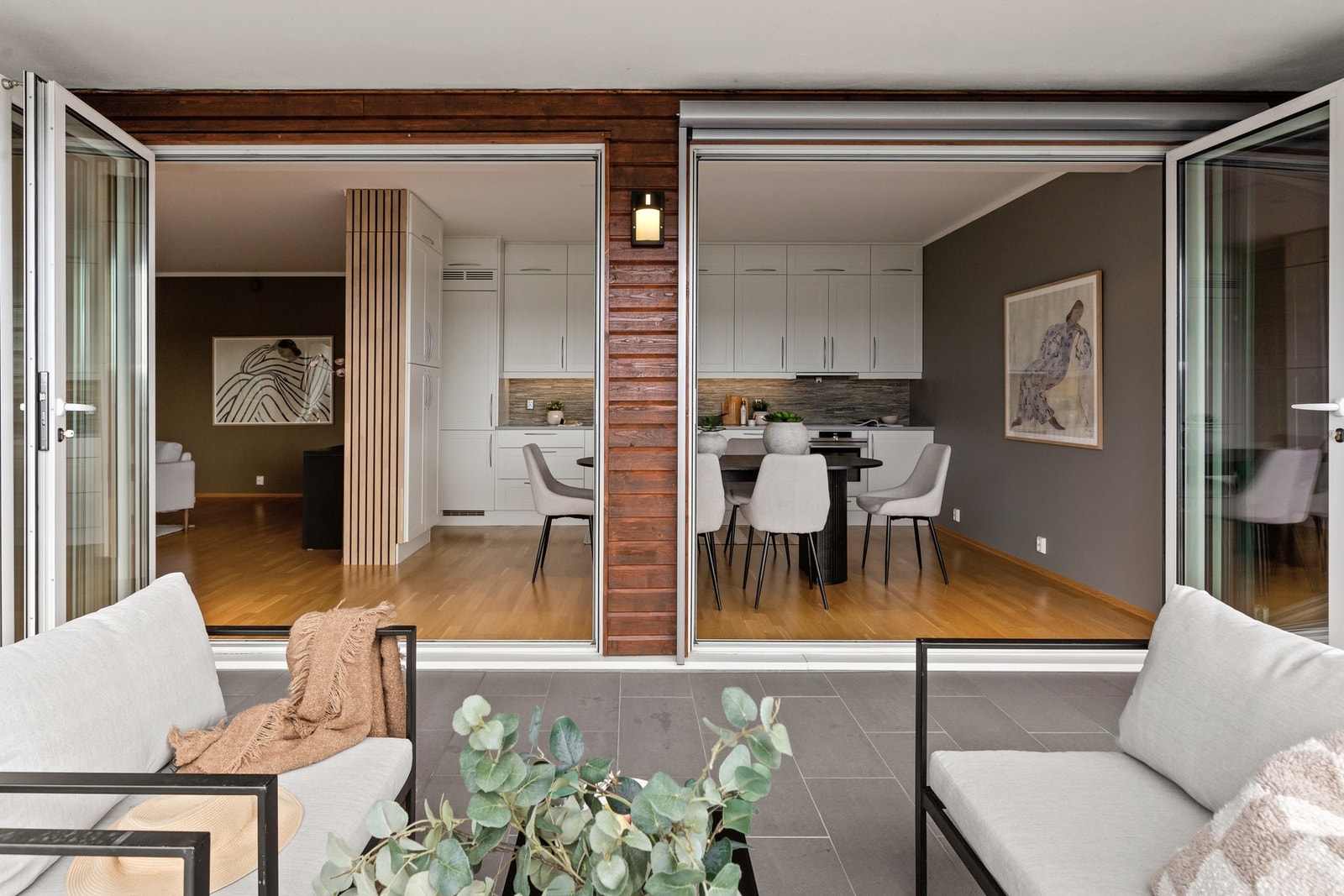 Boligen er meget velholdt og pen, og bærer preg av kvalitet og vedlikehold Galleribilde