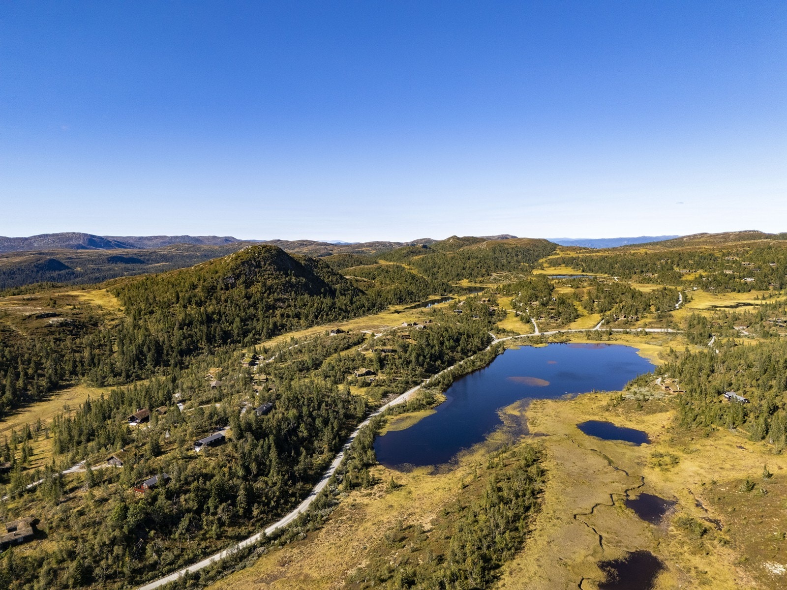 Oppkjørte skiløyper like ved, her kan du knytte deg til hele løypenettet Jøsliseter - Haglebu - Høgevarde - Tempelseter - Norefjell. Galleribilde