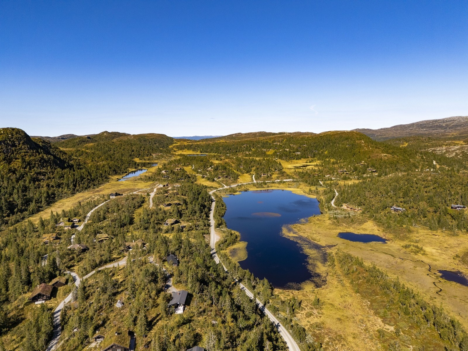 Hytta ligger på ca. 975 m.o.h. i naturskjønne omgivelser ved Sandvasseter, midt mellom Haglebu og Tempelseter. Galleribilde