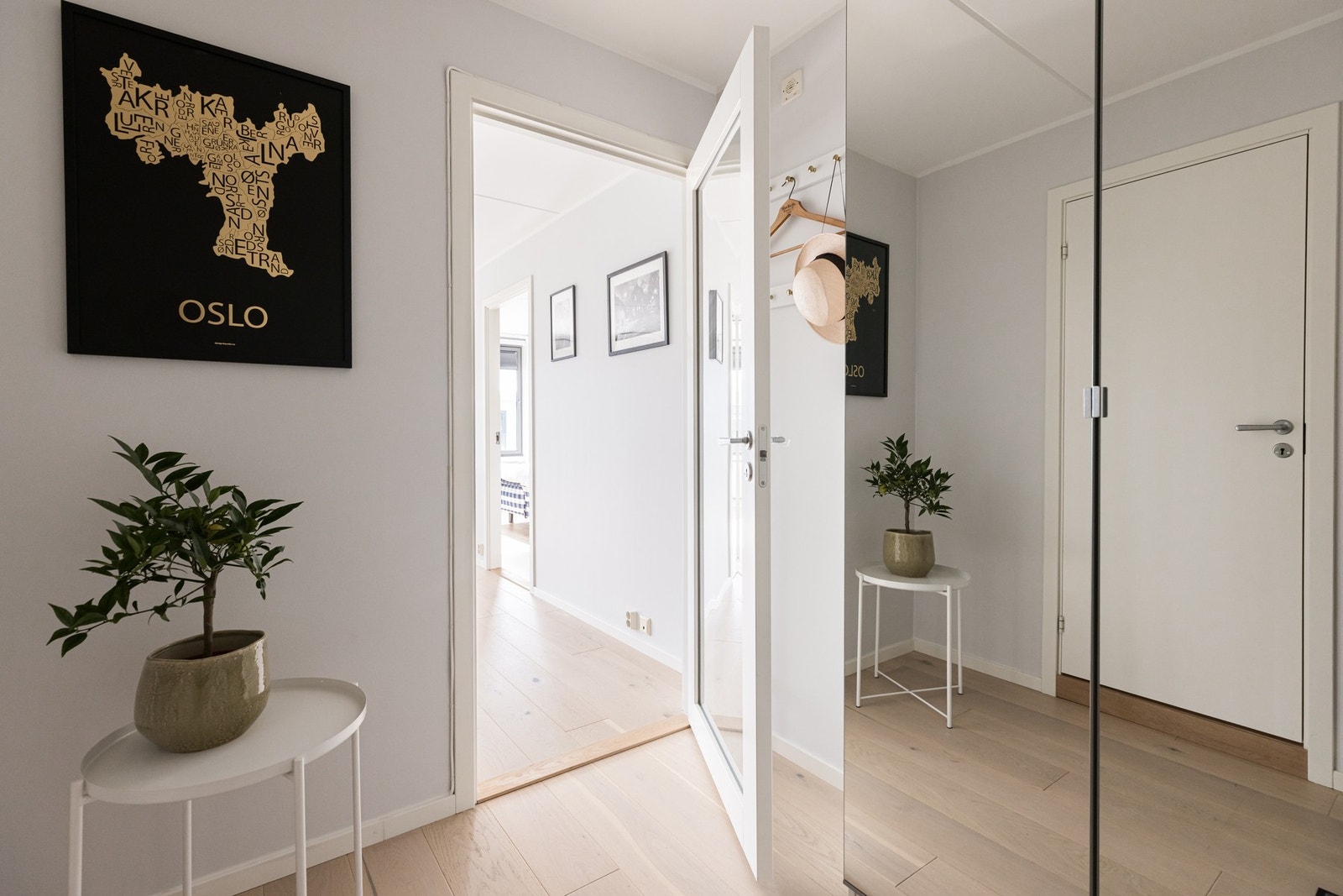 Det er godt med oppbevaringsplass i boligen. Galleribilde