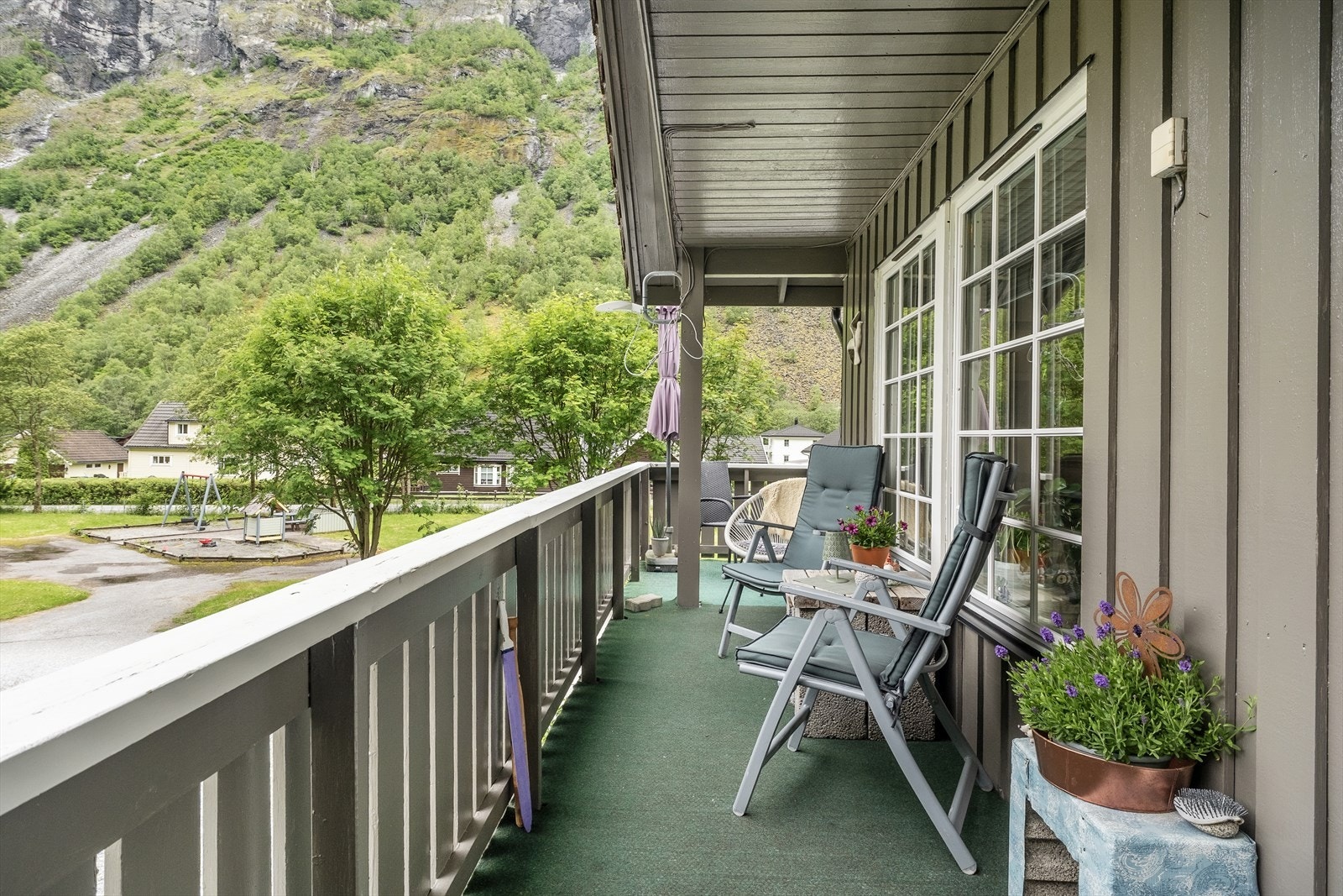 - Balkong med delvis takoverbygg - Galleribilde