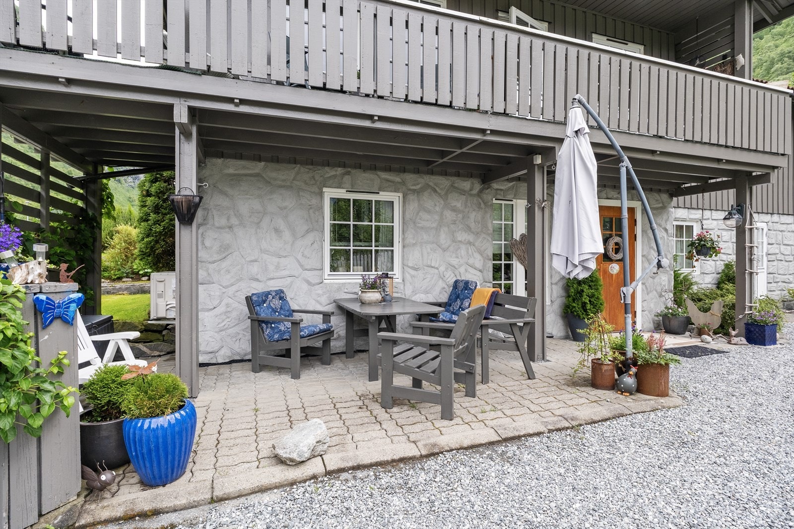 - Hyggeleg inngangsparti - Galleribilde