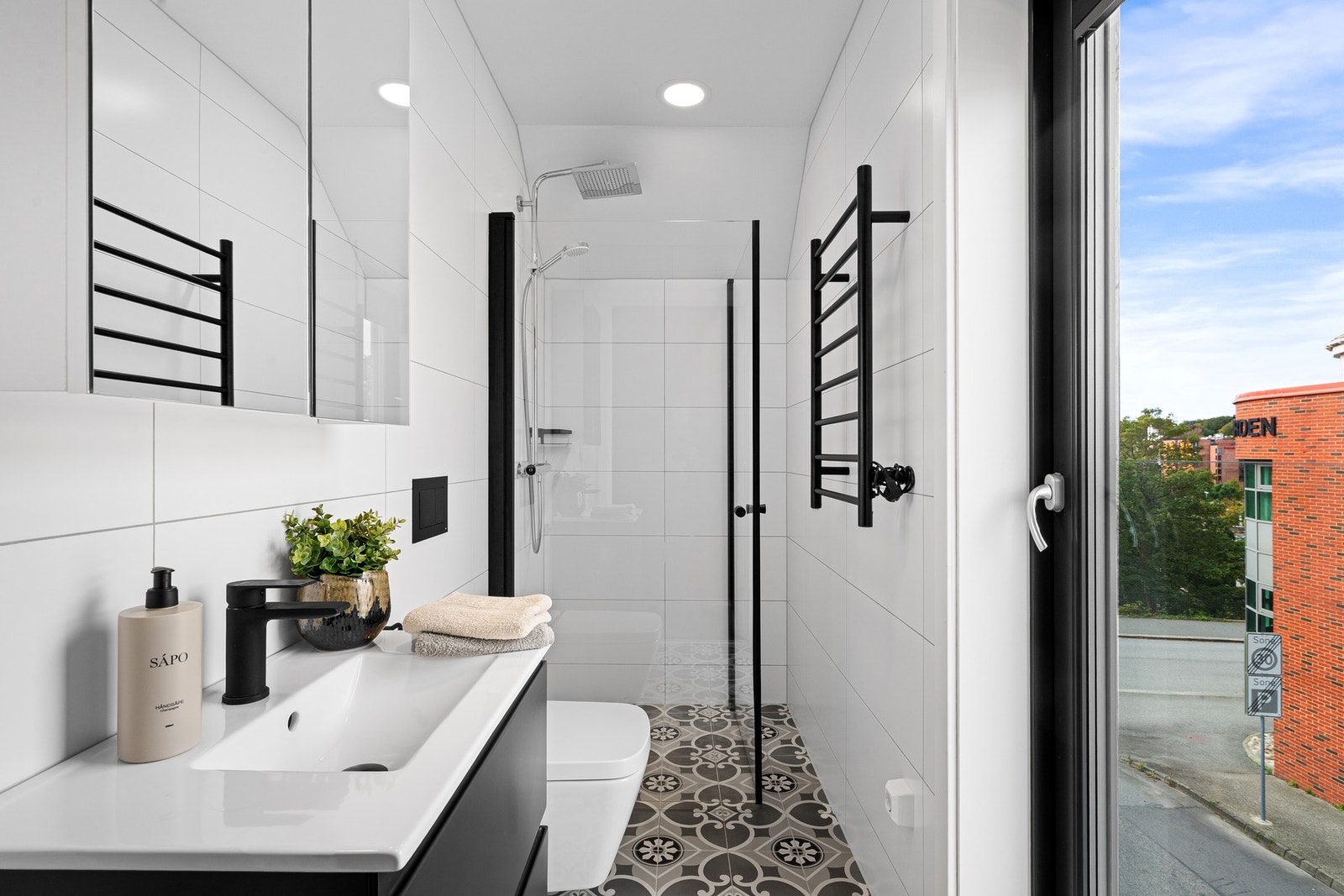 Tilhørende baderom i 3. etasje. Galleribilde