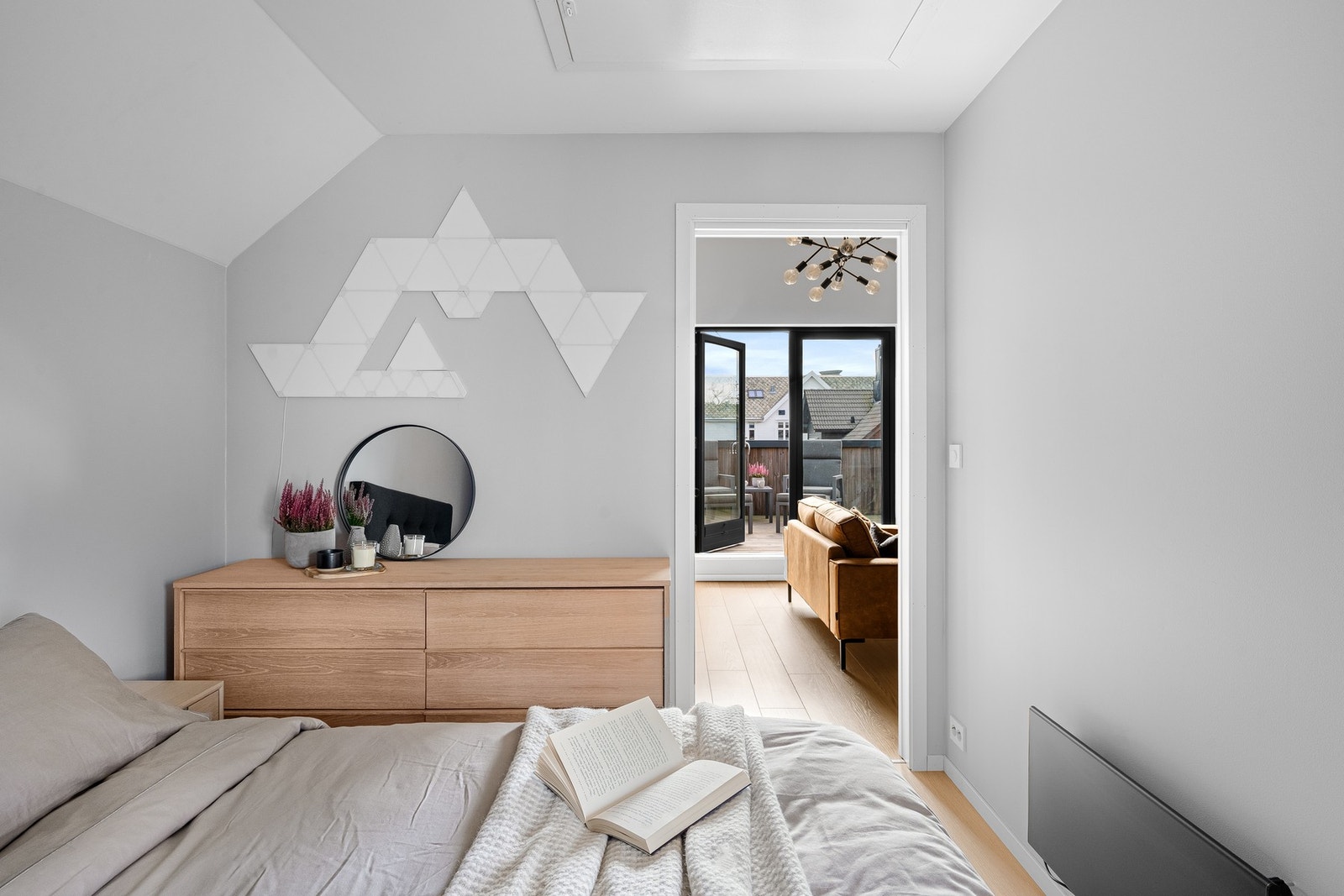 Kan enkelt innredes med seng og garderobeløsning. Galleribilde