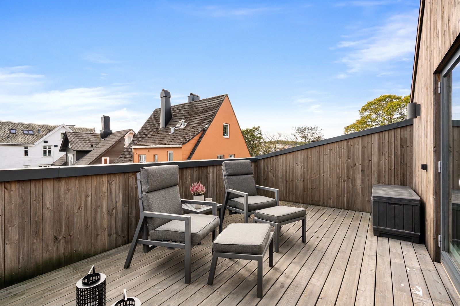 Skjermet og solrik takterrasse. Galleribilde