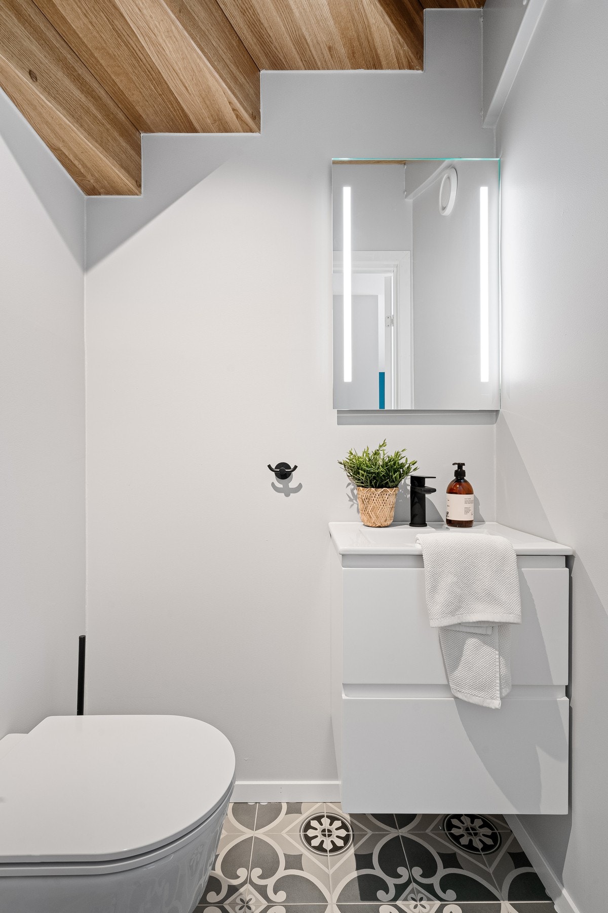 Gjeste-wc 1. etg. Galleribilde