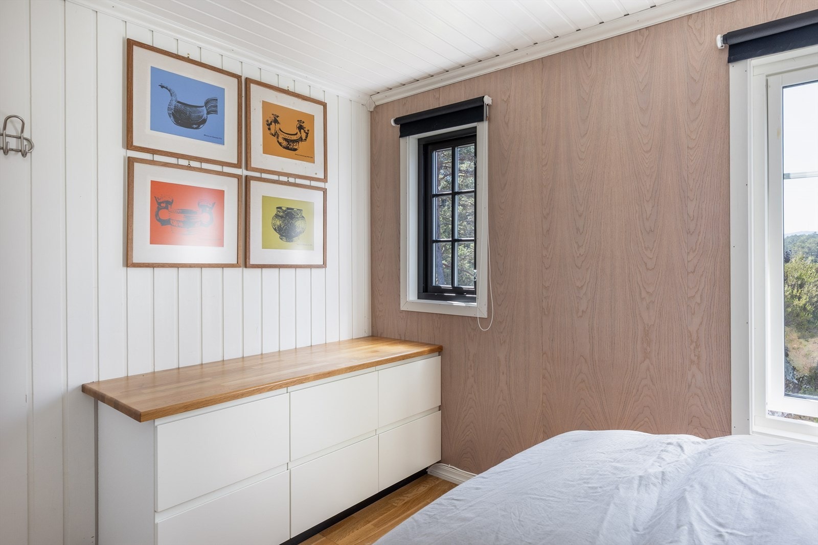 Mye lysinnslipp gjør at rommet føles større. Galleribilde